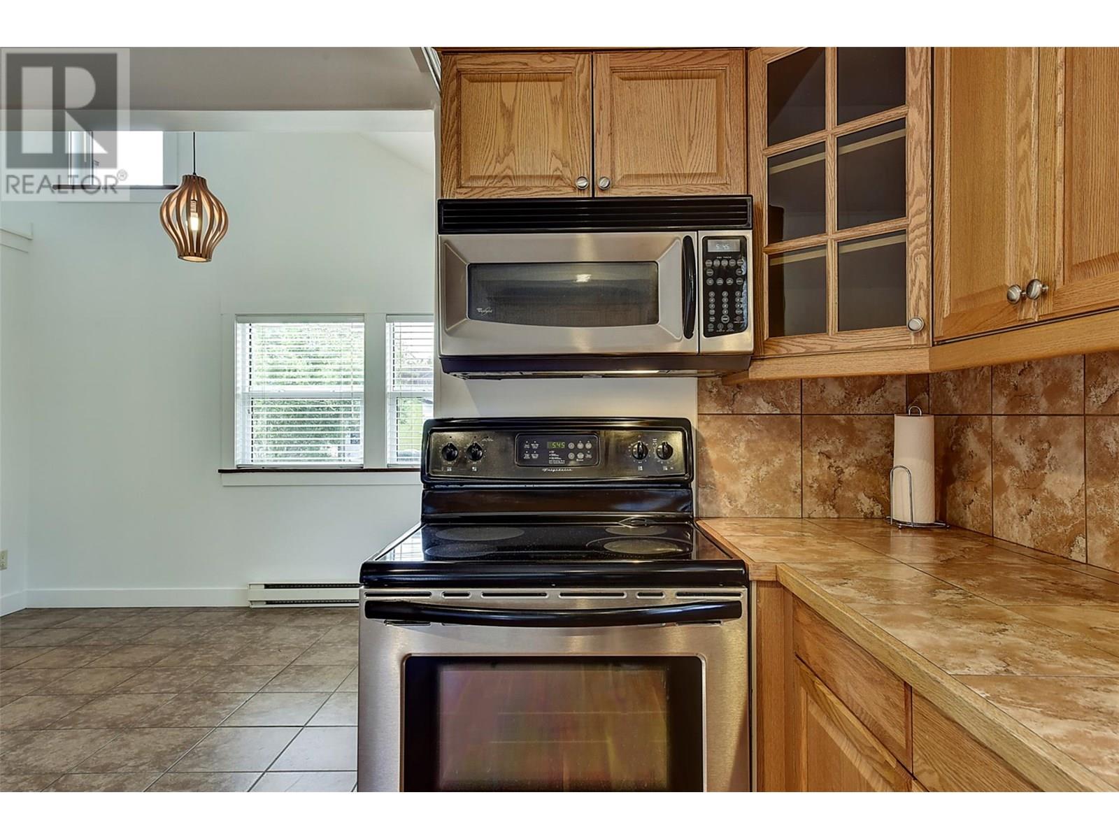Photo 23 of 928 Fuller Avenue, Kelowna BC