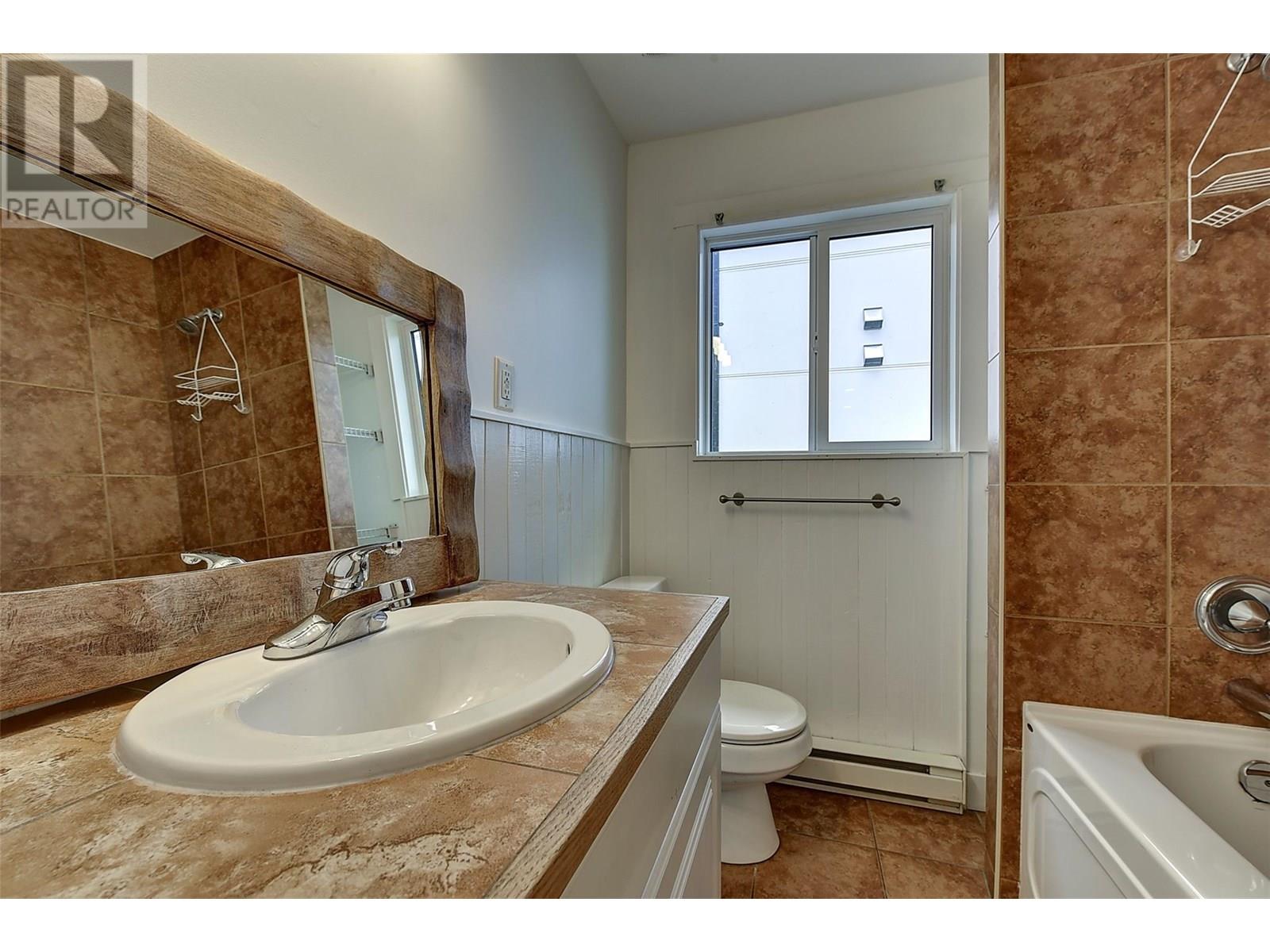 Photo 16 of 928 Fuller Avenue, Kelowna BC