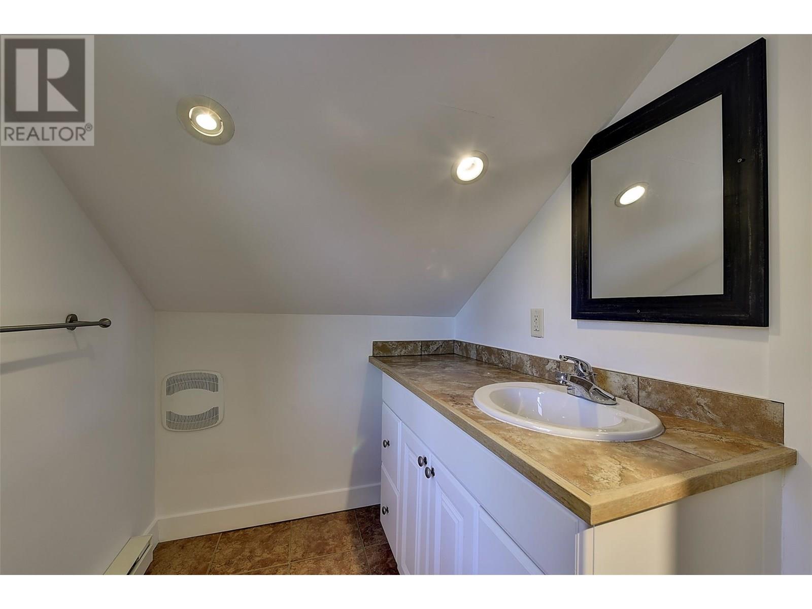 Photo 28 of 928 Fuller Avenue, Kelowna BC