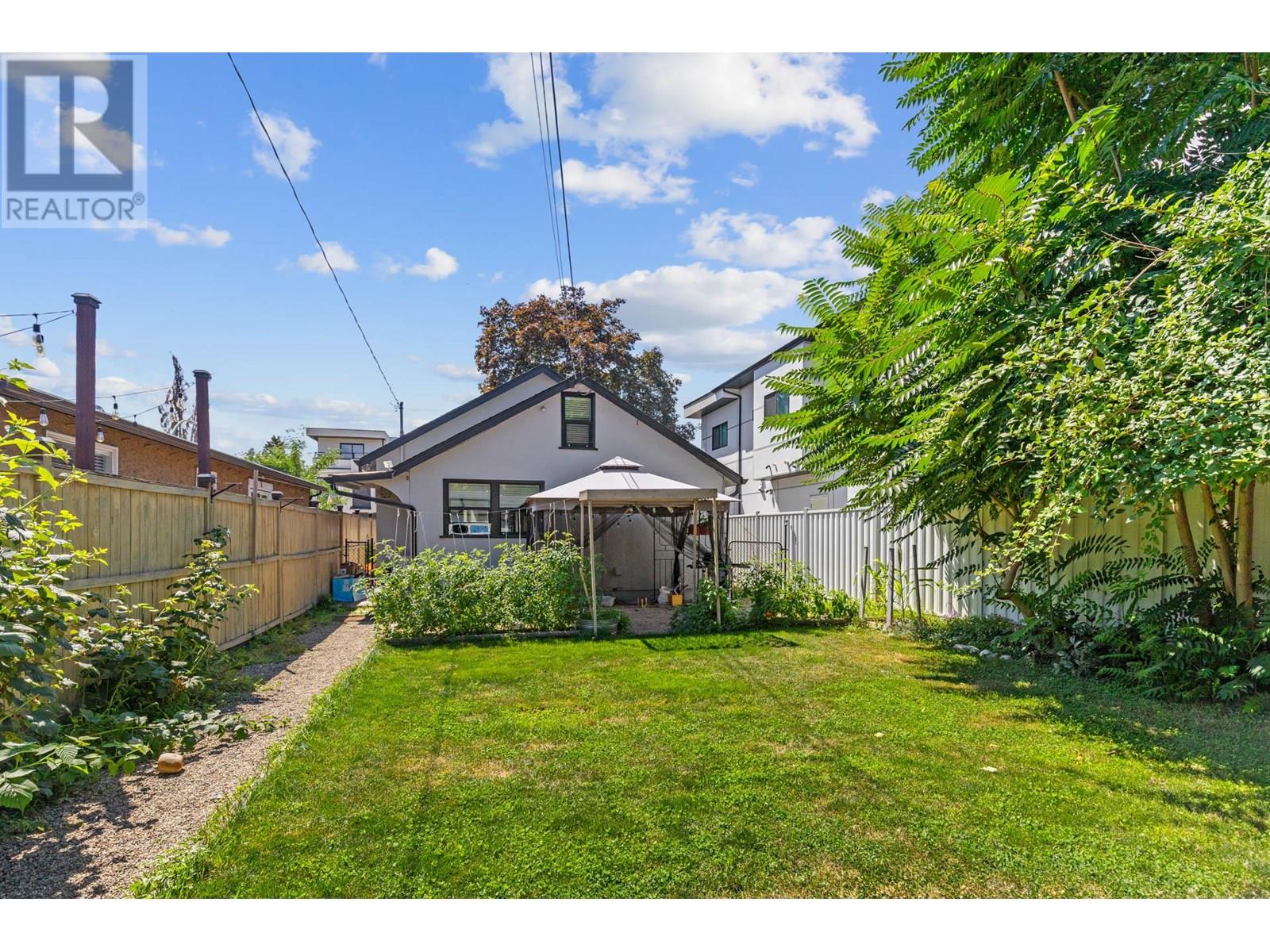 Photo 3 of 928 Fuller Avenue, Kelowna BC