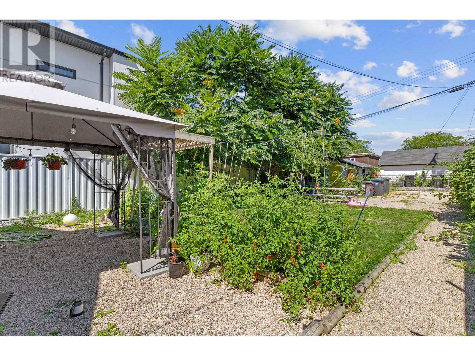 Photo 7 of 928 Fuller Avenue, Kelowna BC