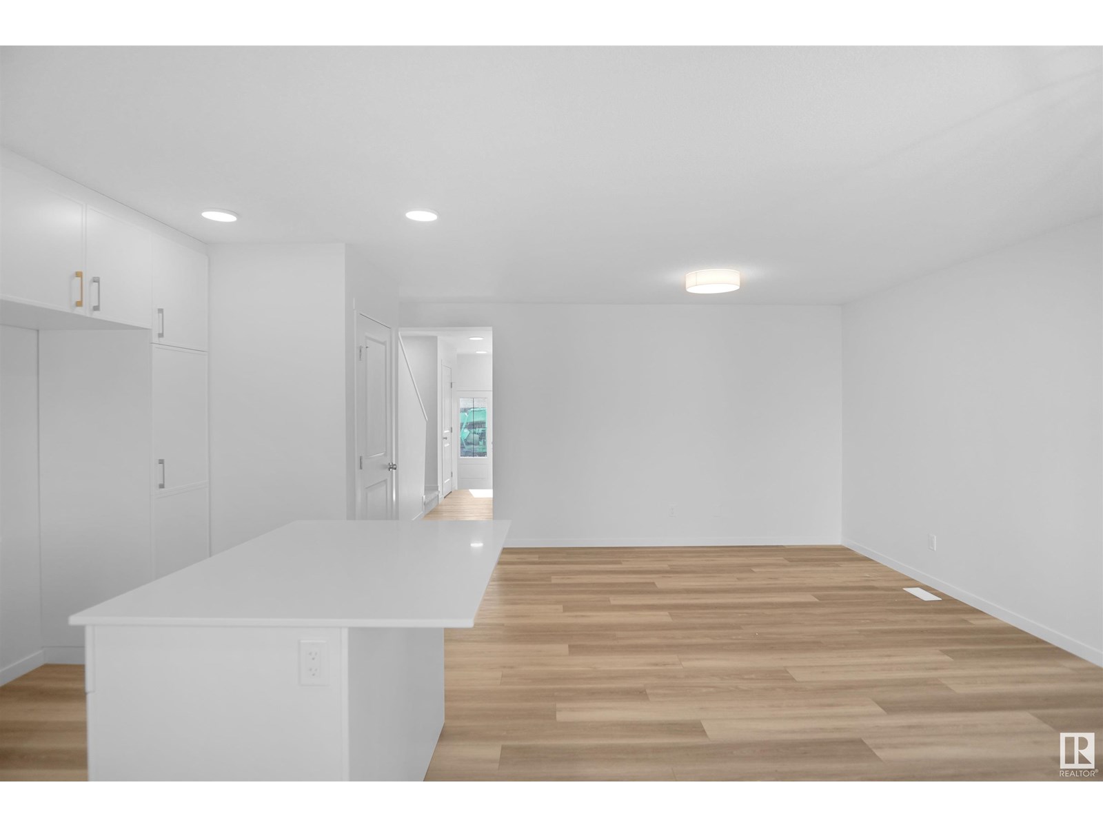 Photo 10 of 51 19904 31 Av Nw, Edmonton AB