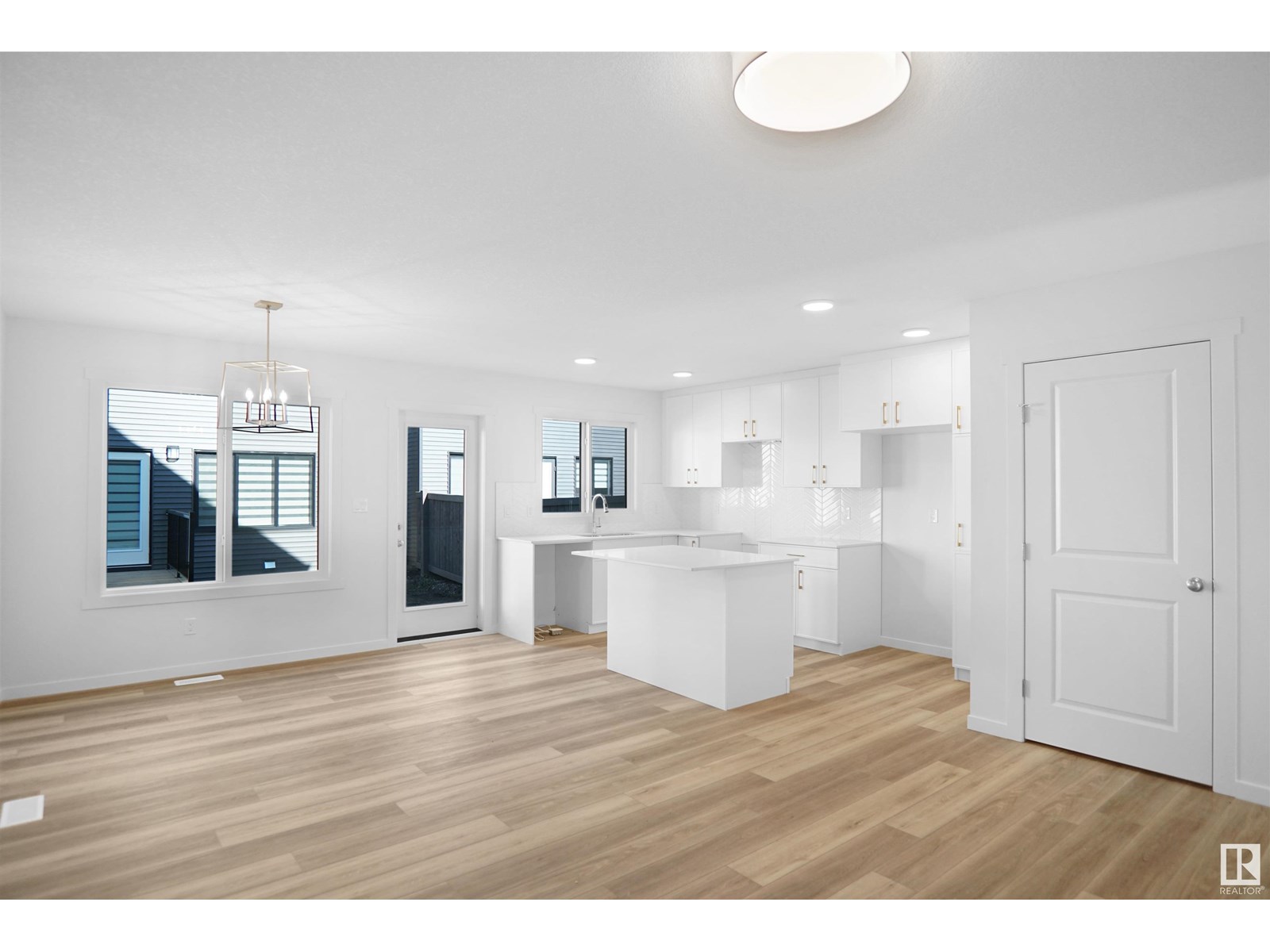 Photo 6 of 51 19904 31 Av Nw, Edmonton AB