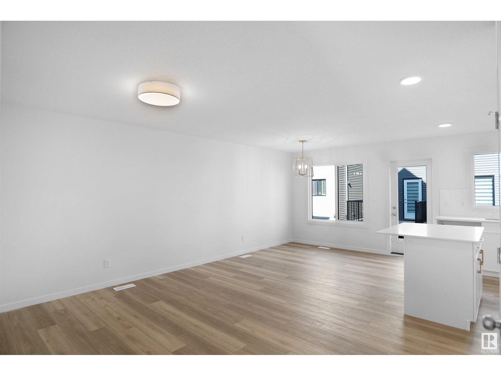 Photo 7 of 51 19904 31 Av Nw, Edmonton AB