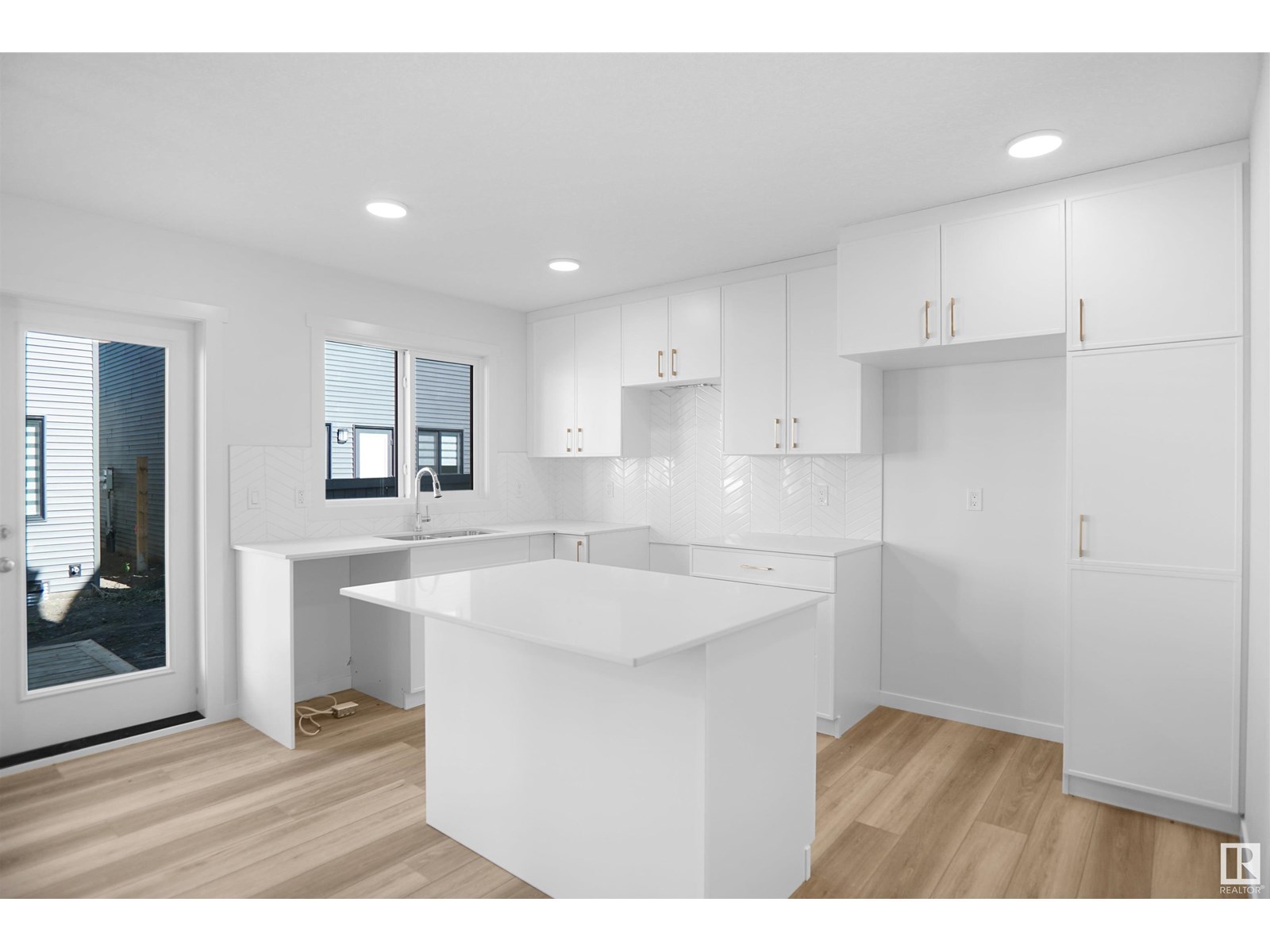 Photo 11 of 51 19904 31 Av Nw, Edmonton AB