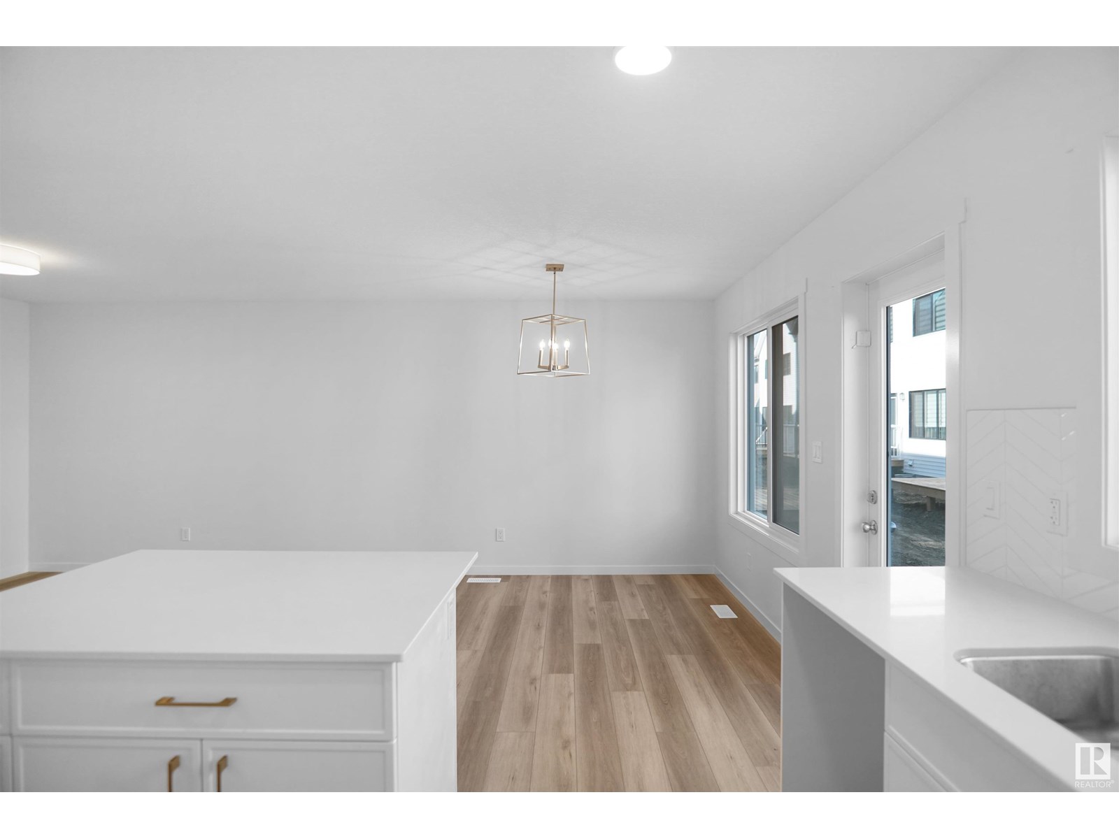 Photo 13 of 51 19904 31 Av Nw, Edmonton AB