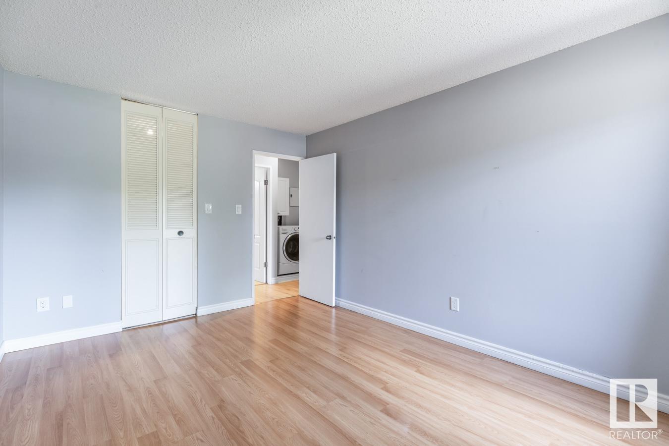 Photo 16 of 200 Surrey Gardens Gd Nw, Edmonton AB