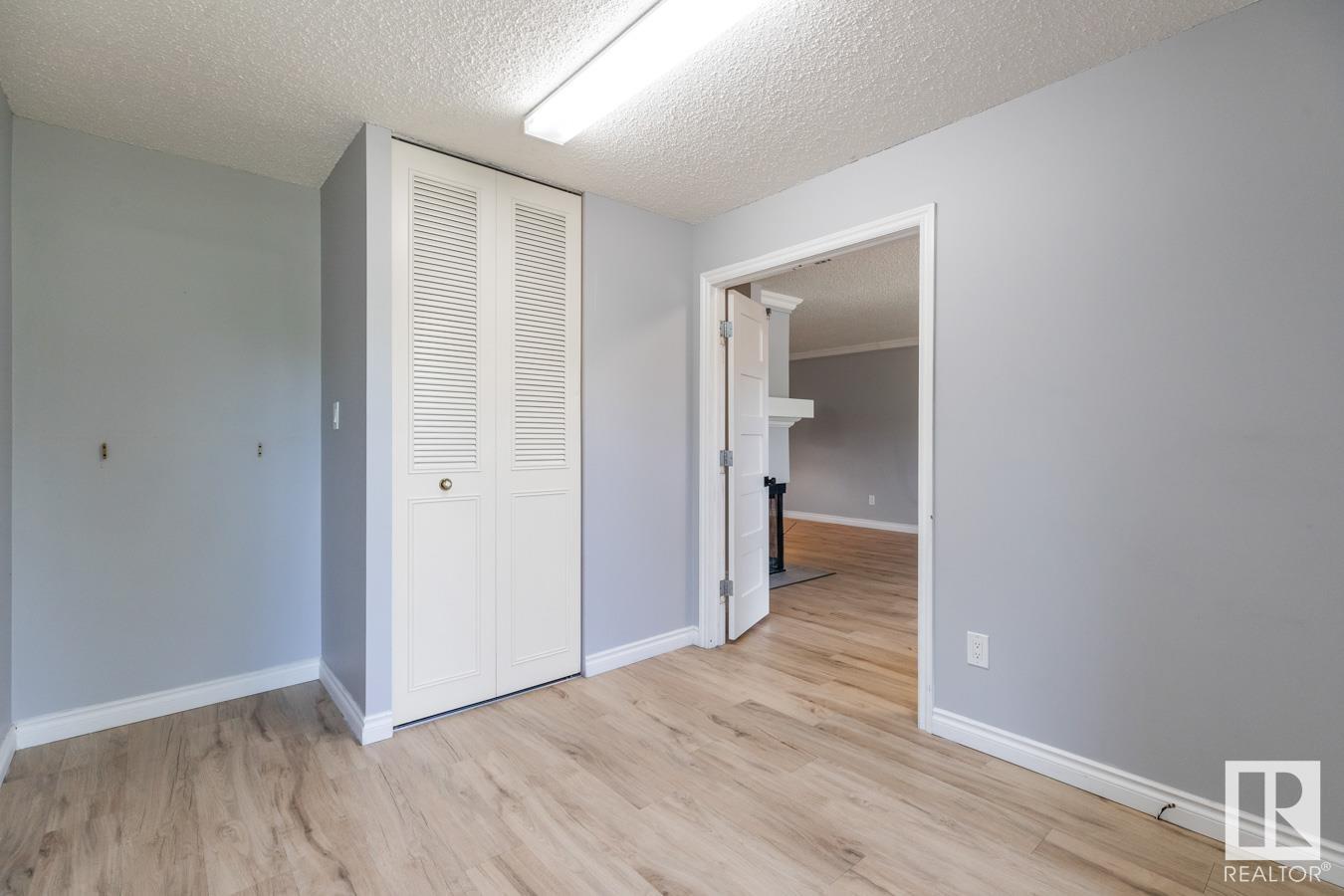 Photo 18 of 200 Surrey Gardens Gd Nw, Edmonton AB