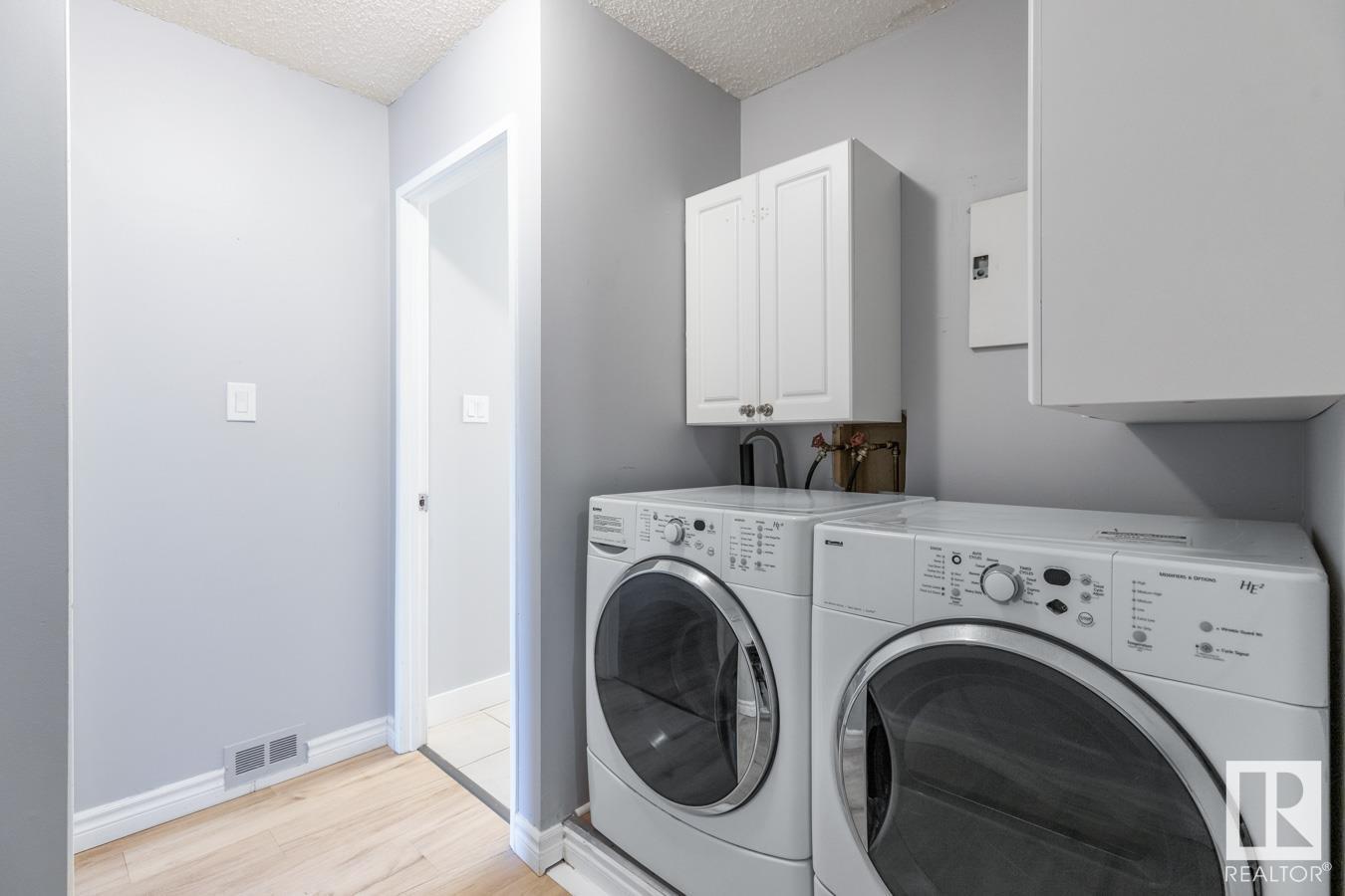 Photo 21 of 200 Surrey Gardens Gd Nw, Edmonton AB