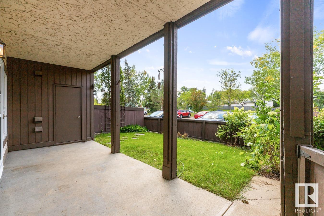 Photo 22 of 200 Surrey Gardens Gd Nw, Edmonton AB