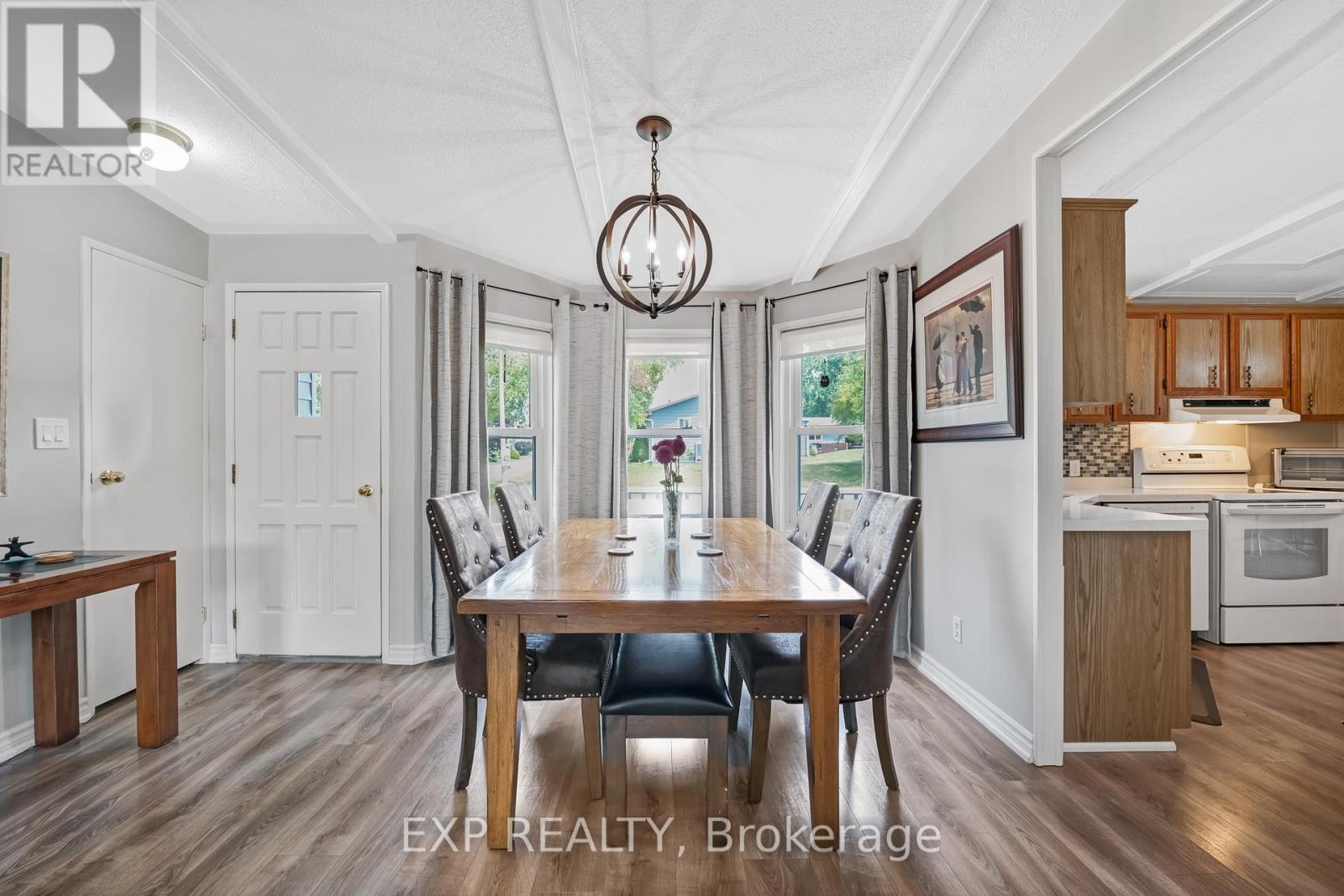 Photo 12 of 25 Juno Crescent, Georgina ON