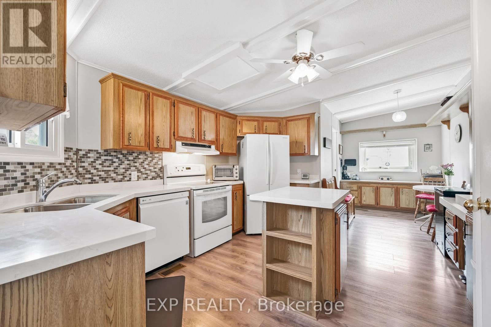Photo 13 of 25 Juno Crescent, Georgina ON