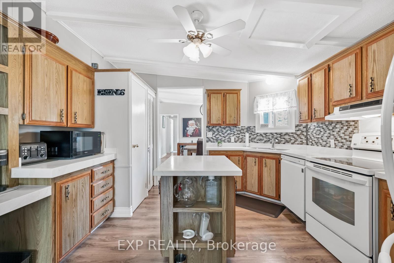 Photo 15 of 25 Juno Crescent, Georgina ON