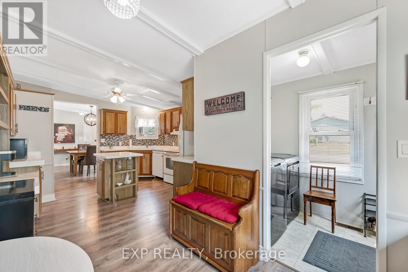 Photo 18 of 25 Juno Crescent, Georgina ON