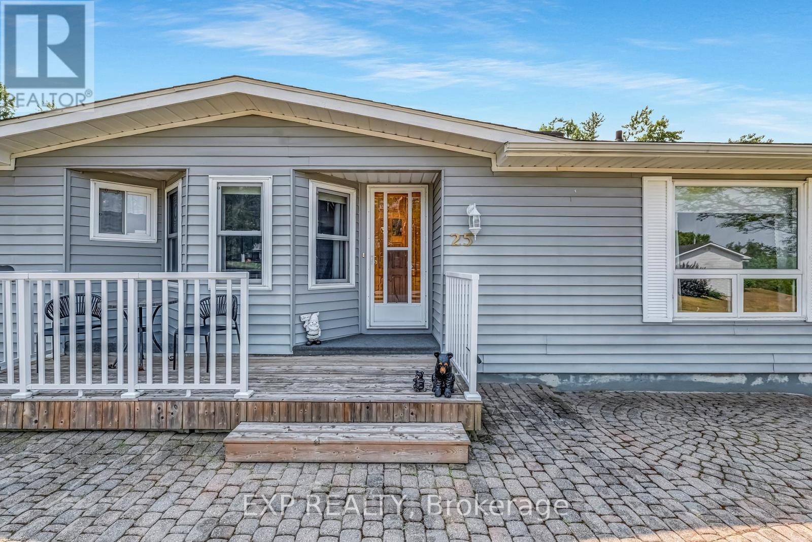 Photo 4 of 25 Juno Crescent, Georgina ON