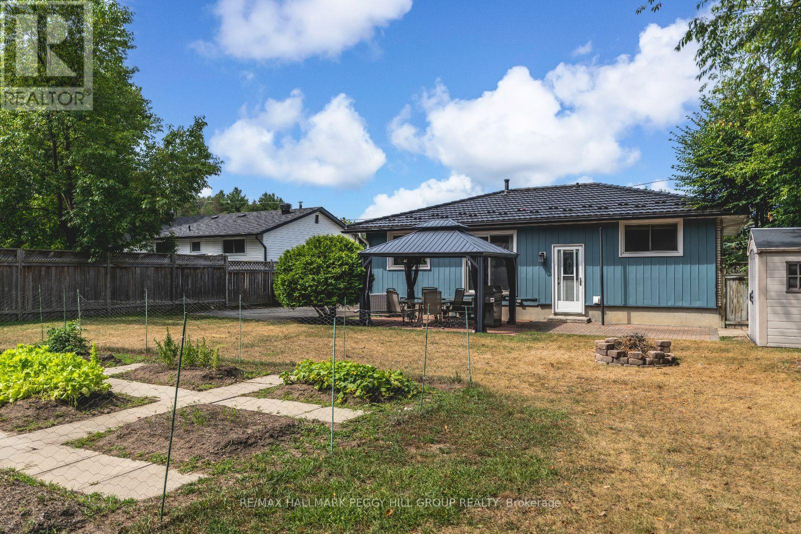 Photo 17 of 35 Ashburton Crescent, Essa ON