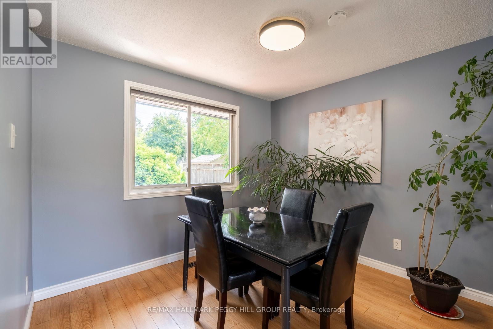 Photo 6 of 35 Ashburton Crescent, Essa ON