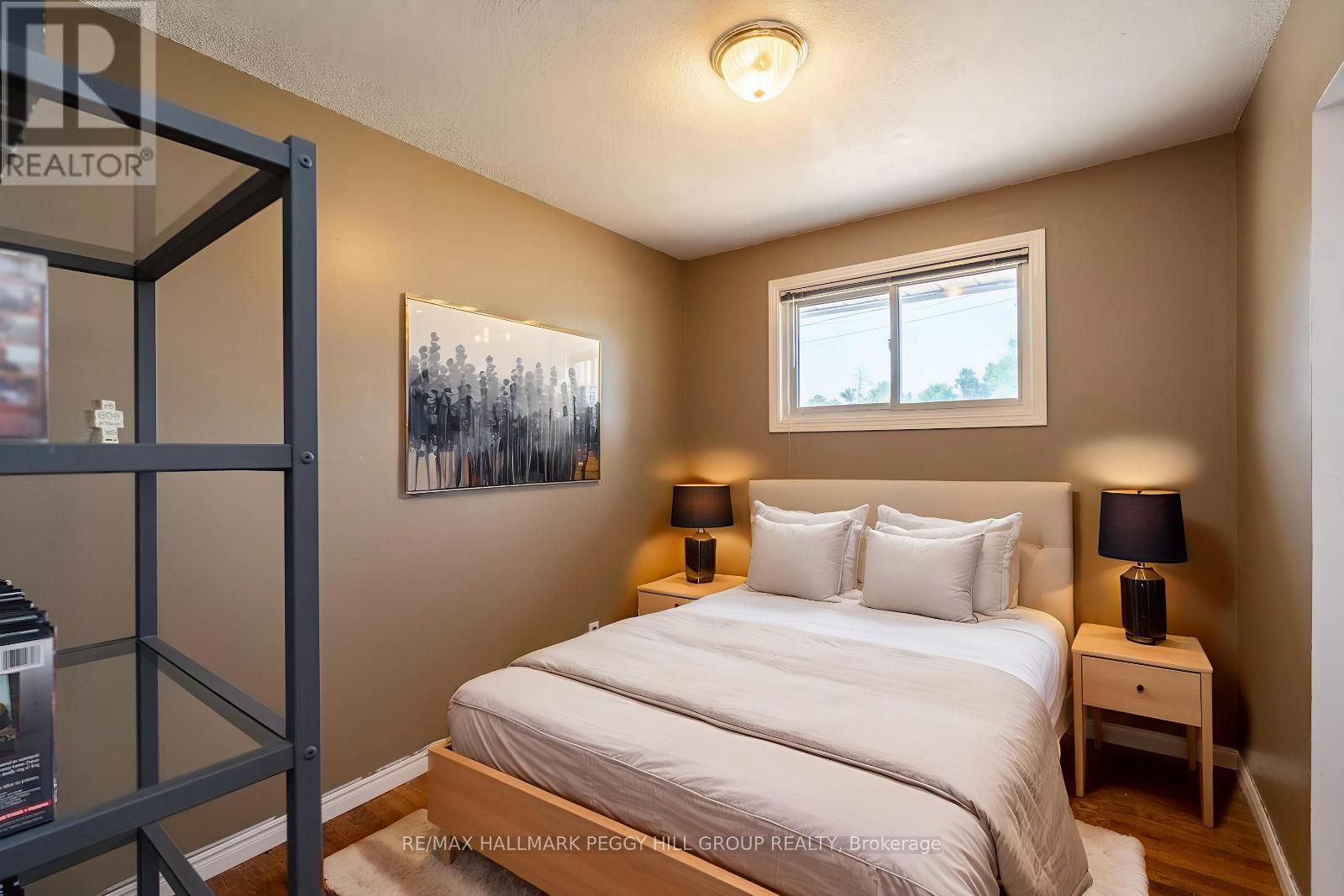 Photo 9 of 35 Ashburton Crescent, Essa ON