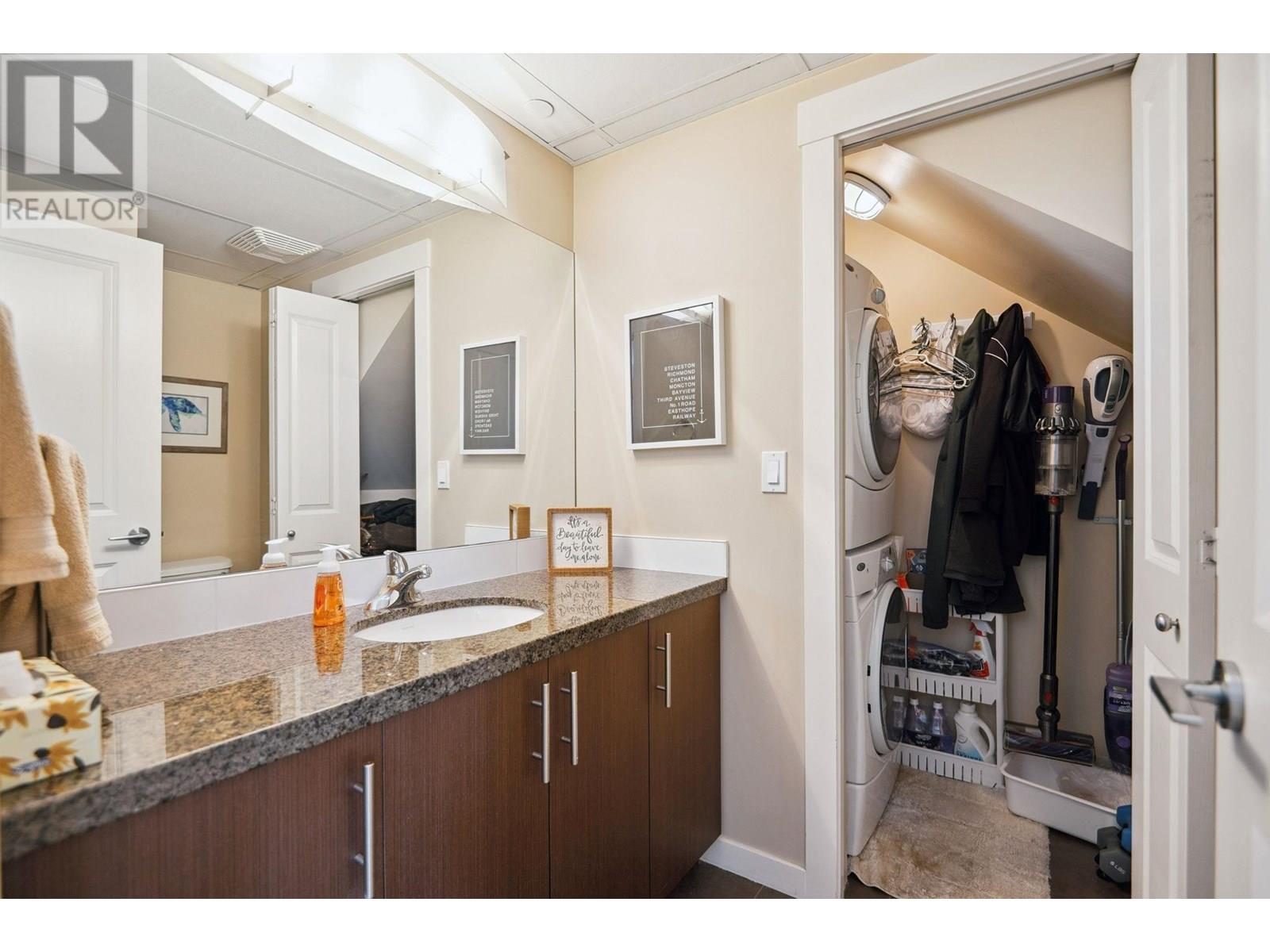 Photo 1 of 303 6077 London Road, Richmond BC