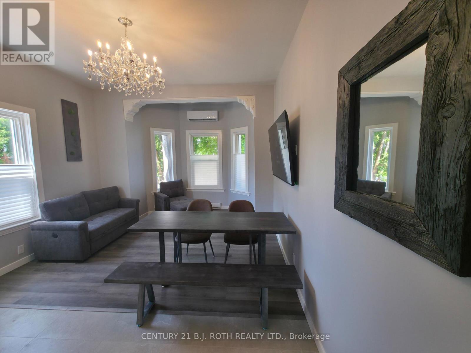 Photo 2 of 3 82 Albert Street N, Orillia ON