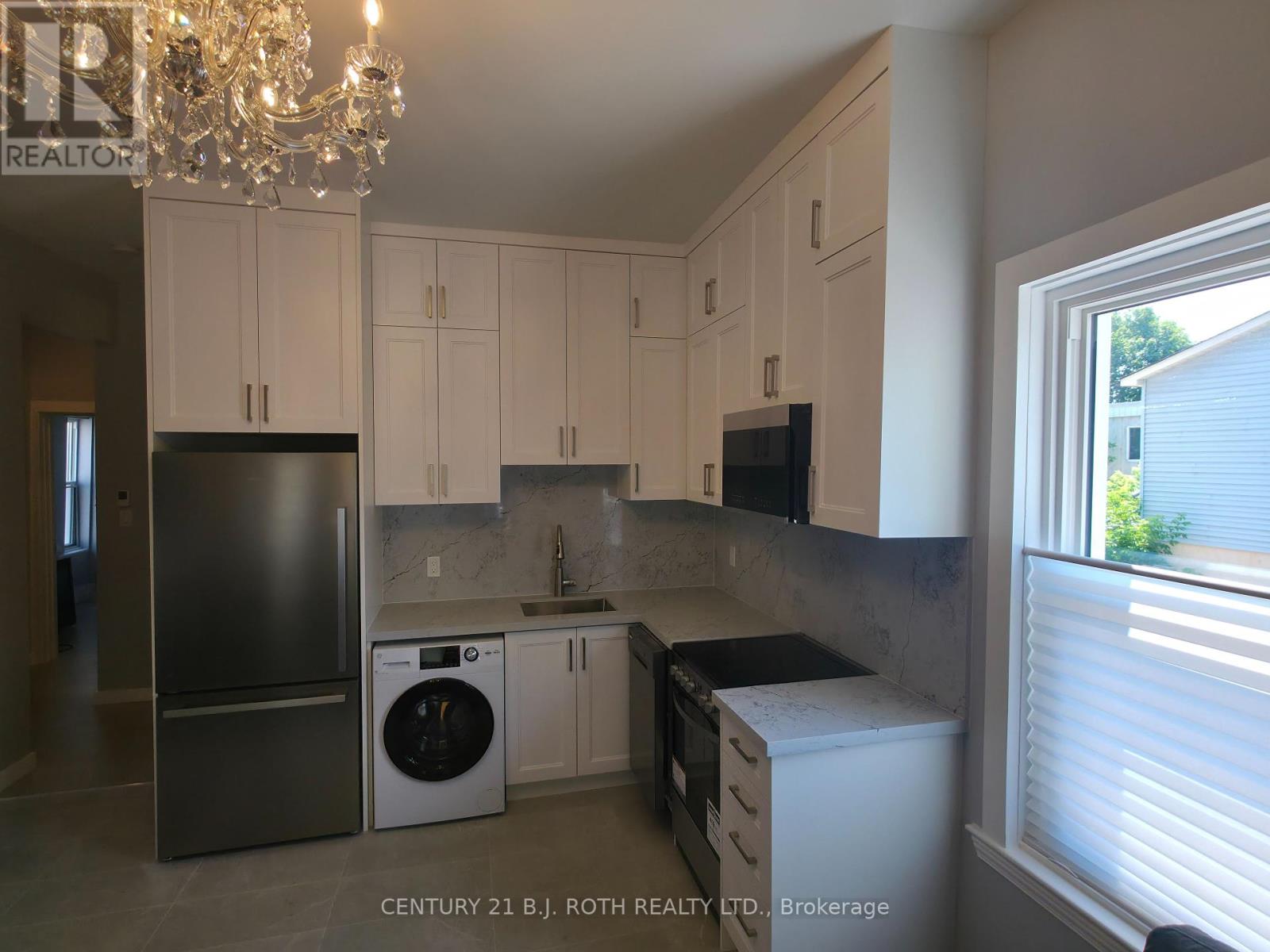 Photo 1 of 3 82 Albert Street N, Orillia ON