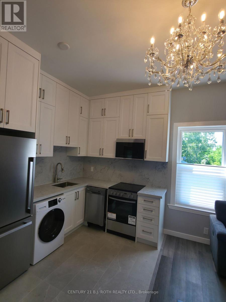 Photo 7 of 3 82 Albert Street N, Orillia ON