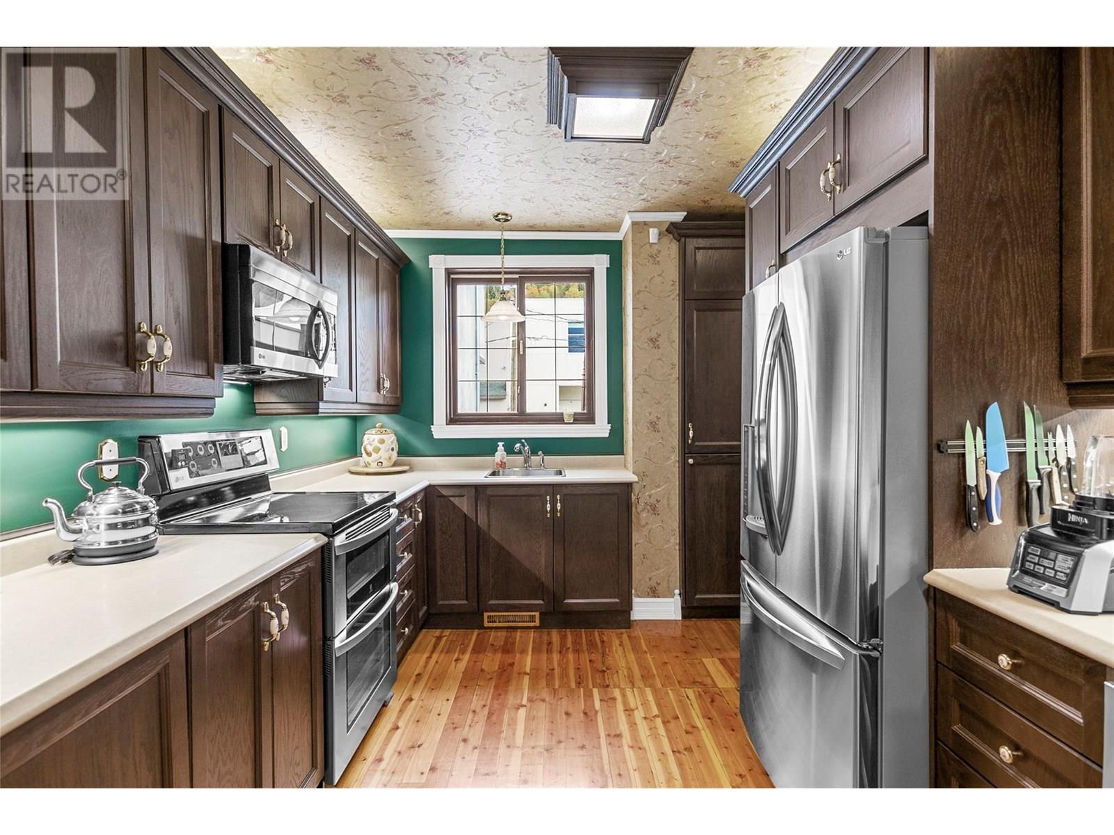 304 First Street W, Revelstoke