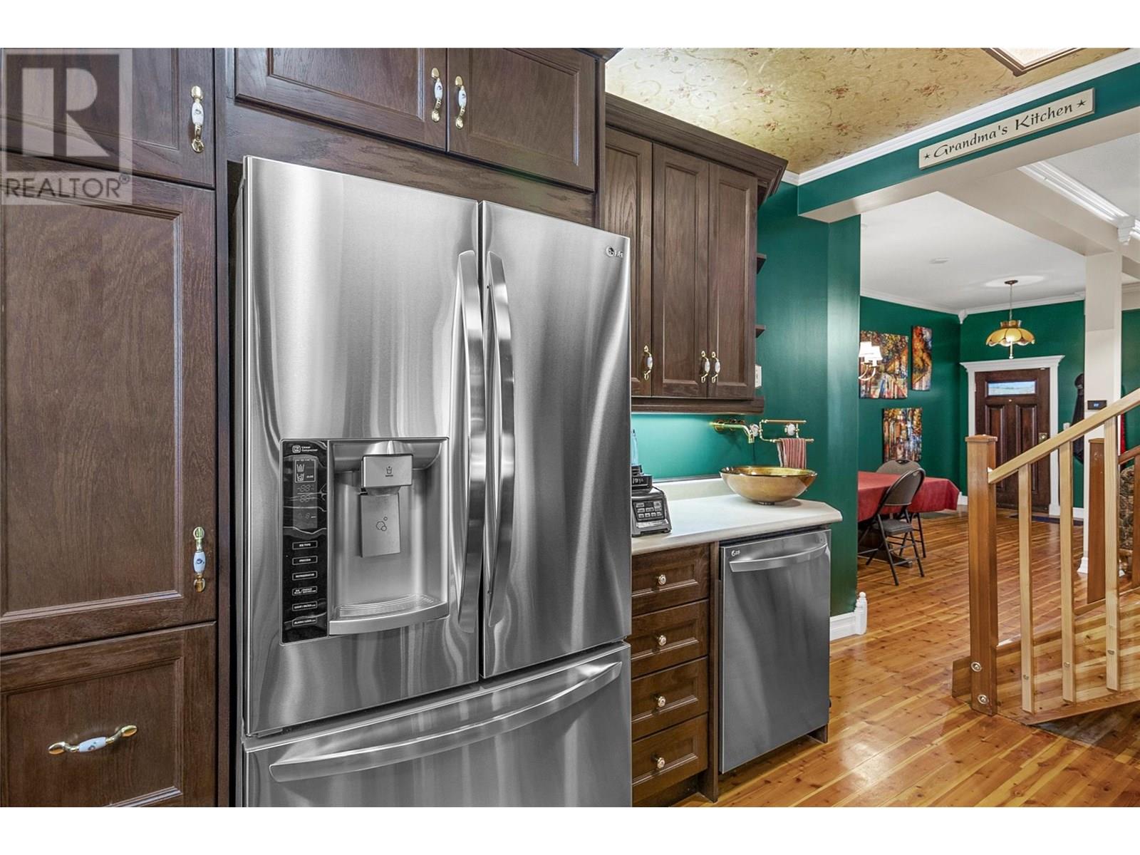 304 First Street W, Revelstoke