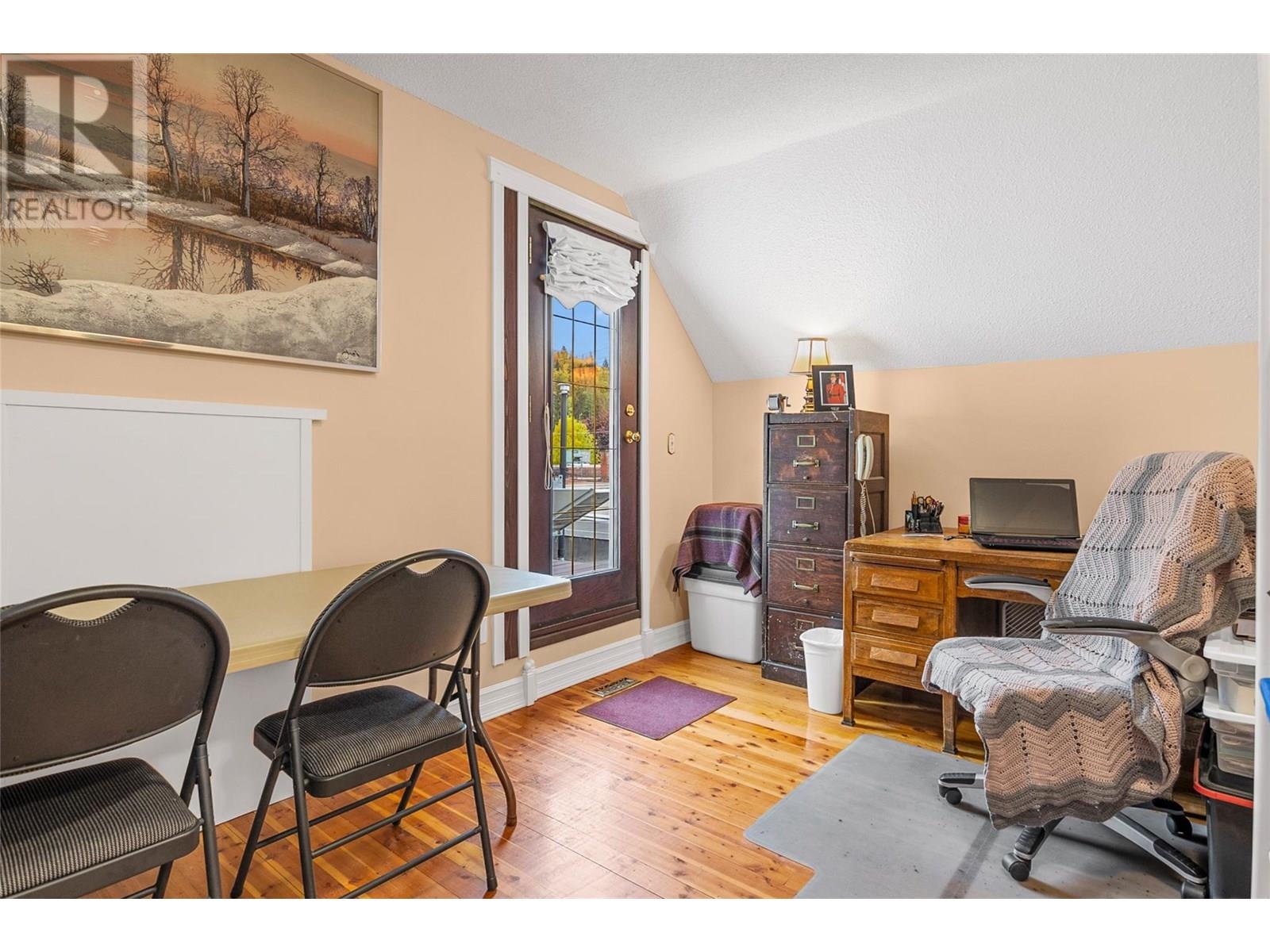 304 First Street W, Revelstoke