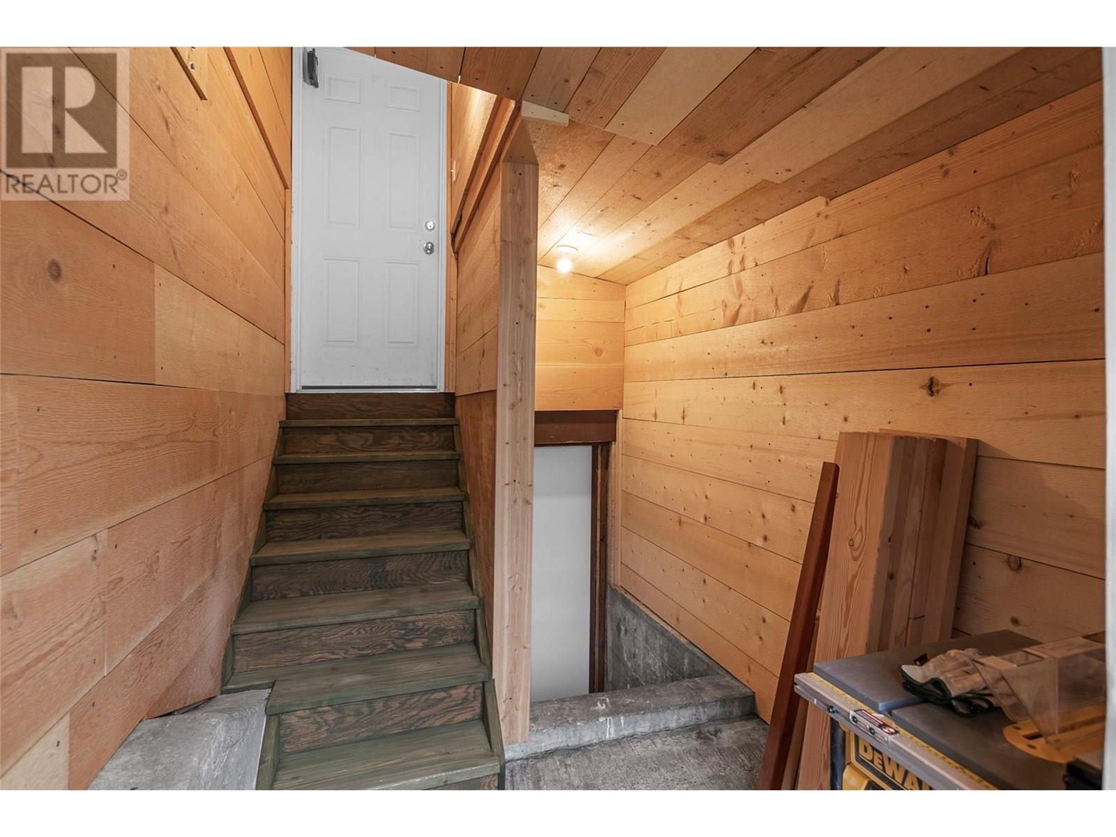 304 First Street W, Revelstoke