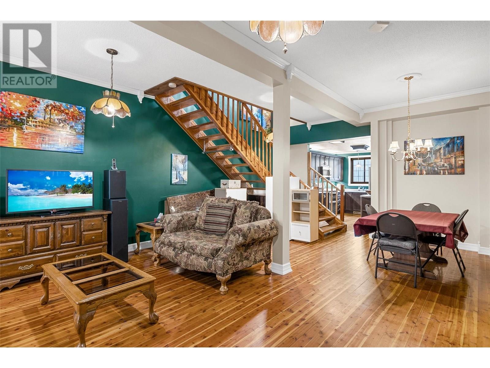 304 First Street W, Revelstoke
