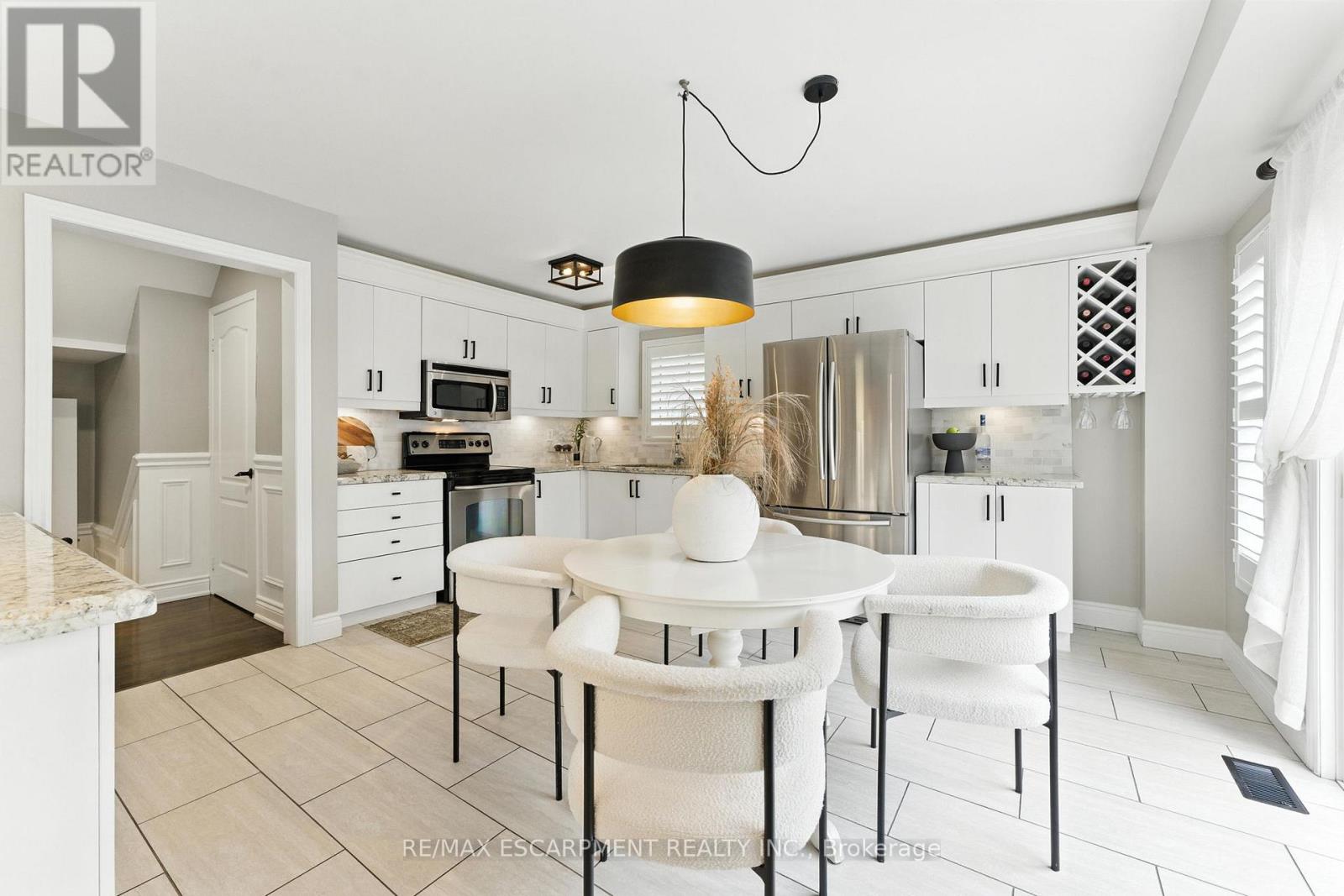 Photo 12 of 2484 Whitehorn Drive, Burlington ON