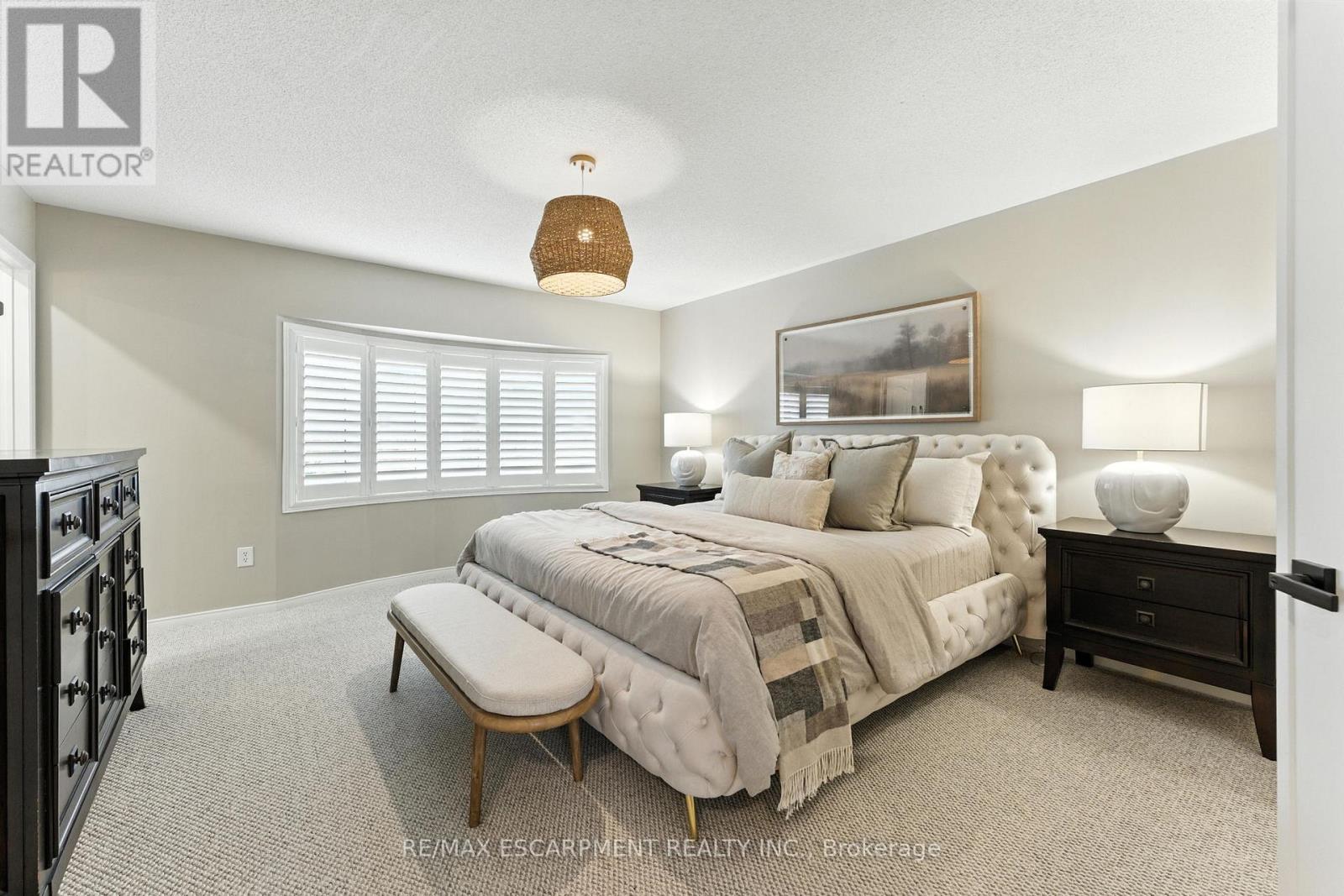 Photo 18 of 2484 Whitehorn Drive, Burlington ON