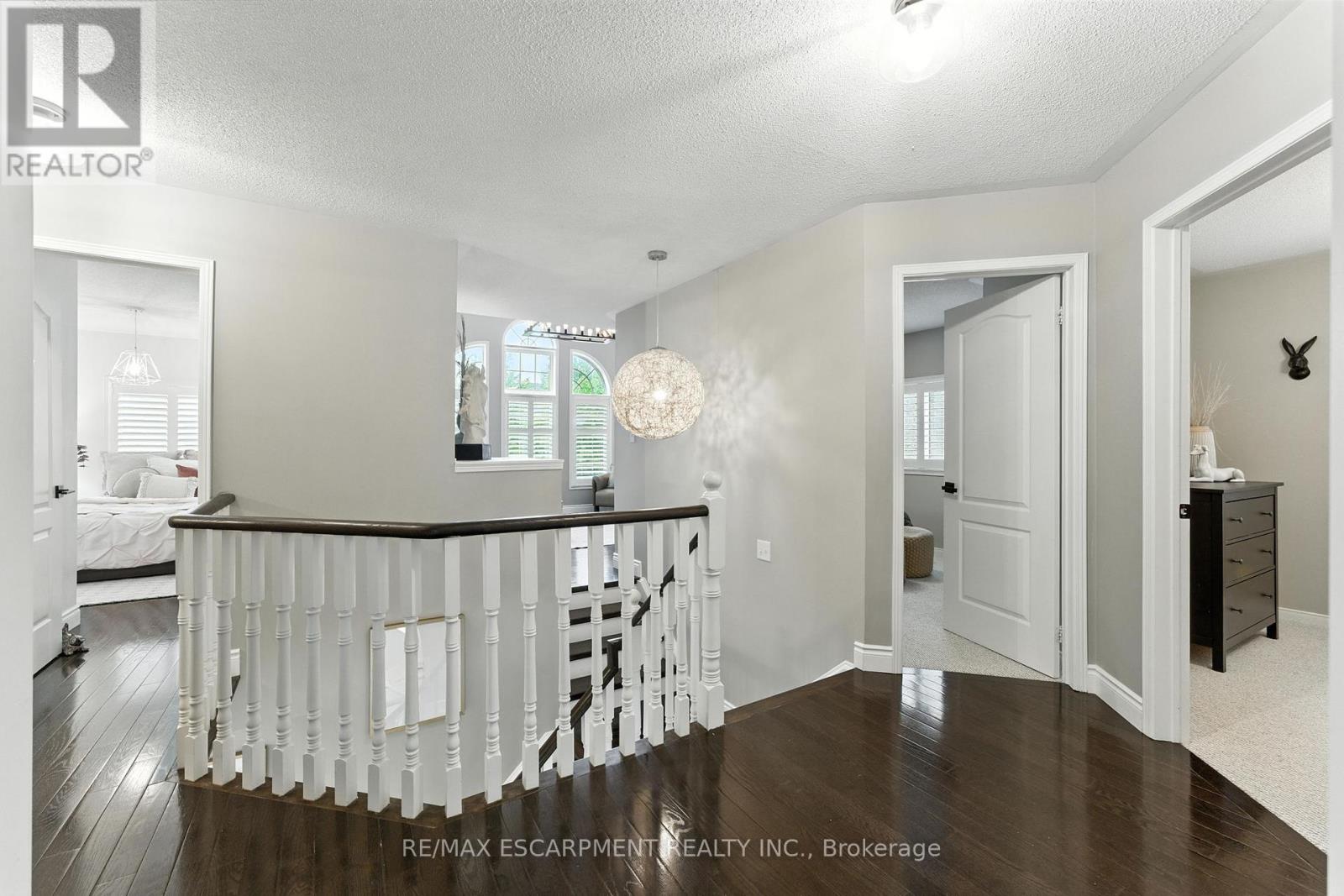 Photo 21 of 2484 Whitehorn Drive, Burlington ON