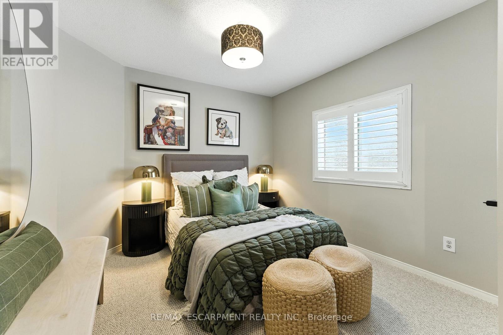 Photo 22 of 2484 Whitehorn Drive, Burlington ON