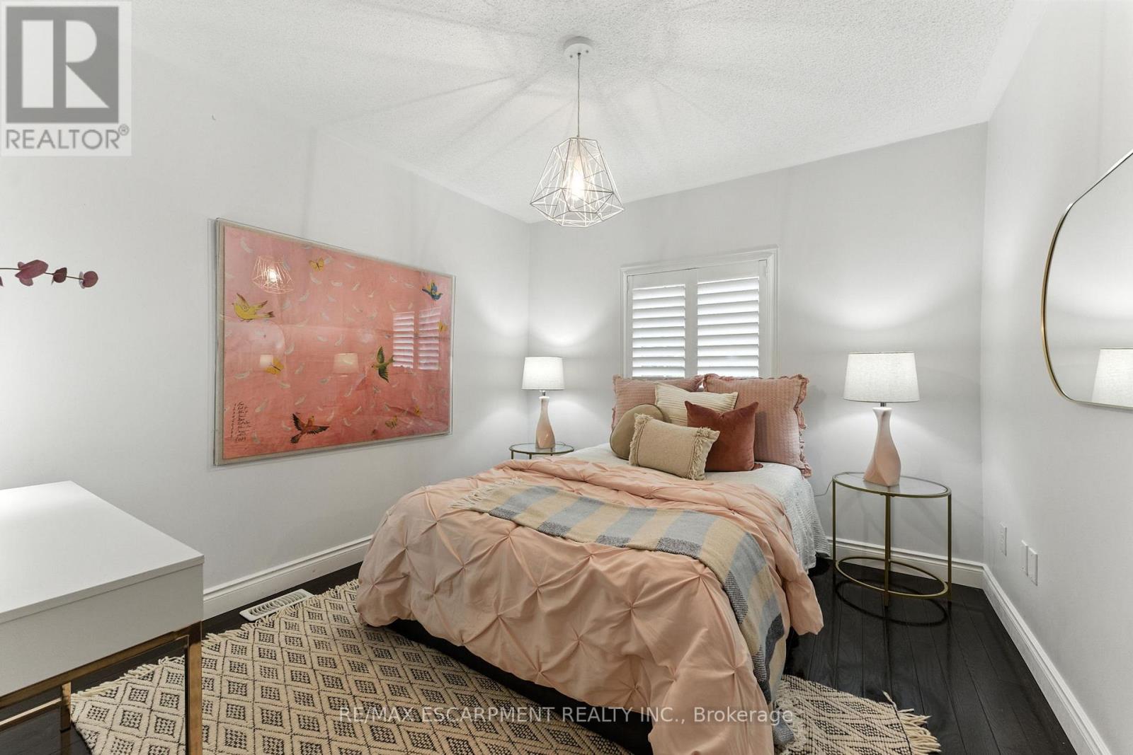 Photo 23 of 2484 Whitehorn Drive, Burlington ON