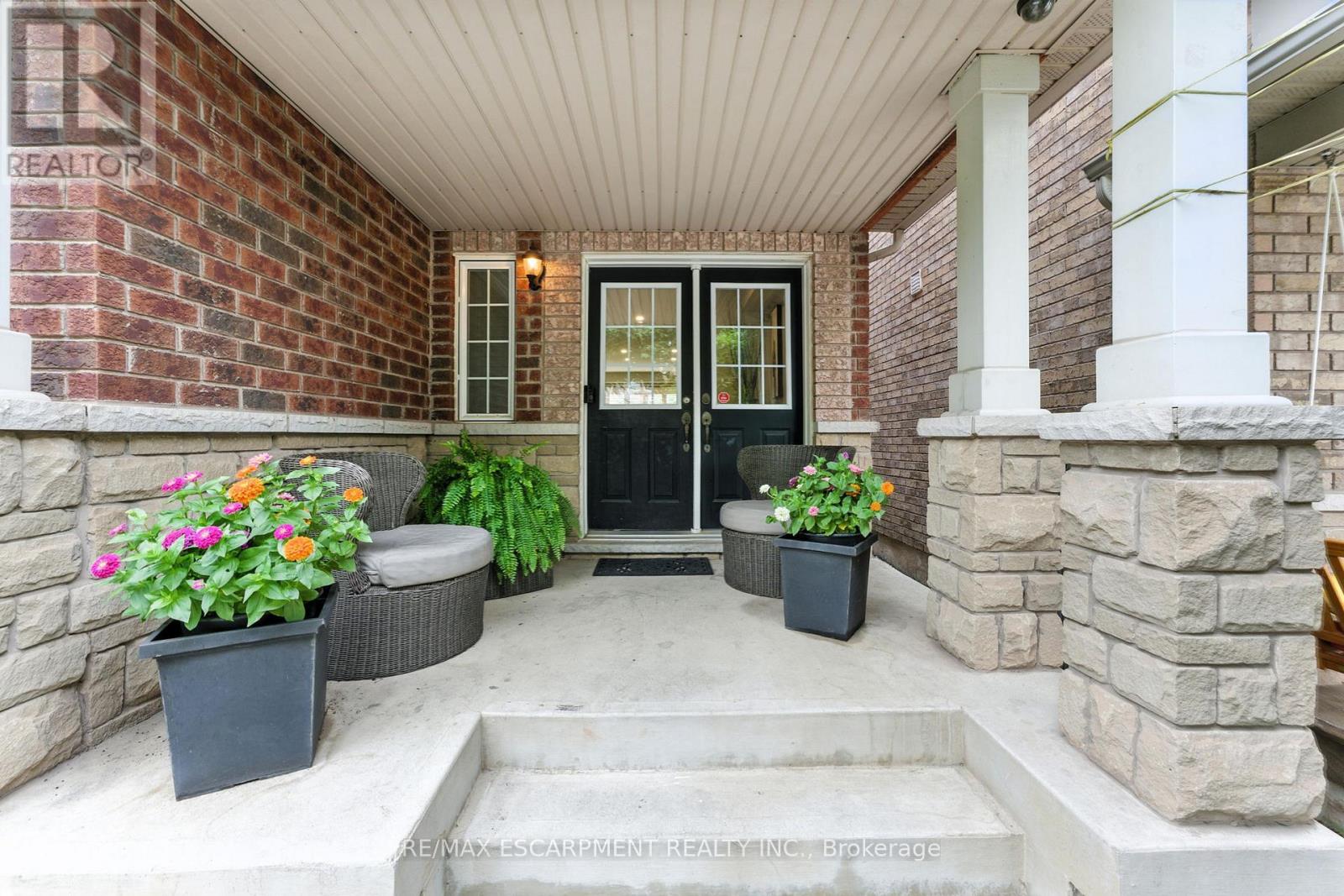 Photo 3 of 2484 Whitehorn Drive, Burlington ON