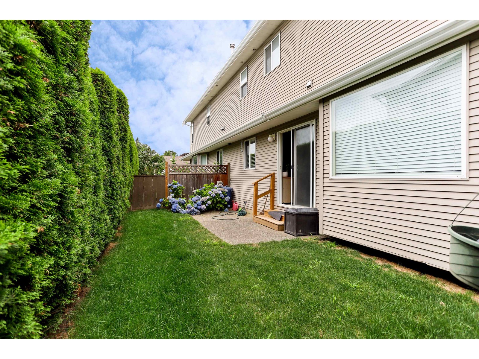 Photo 1 of 8 9472 Woodbine Street Chilliwack Proper East, Chilliwack BC