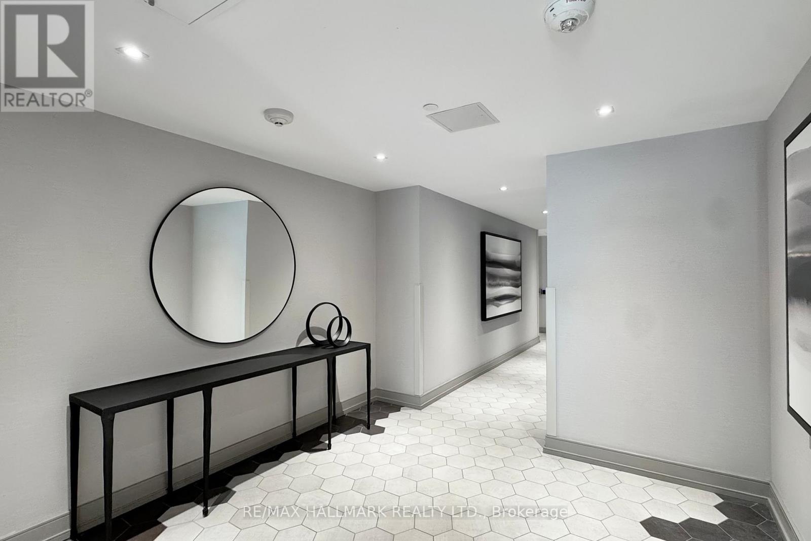 Photo 3 of 303 1 Cardiff Road, Toronto ON
