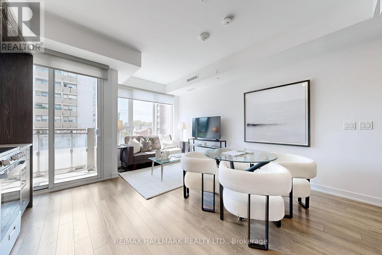 Photo 4 of 303 1 Cardiff Road, Toronto ON