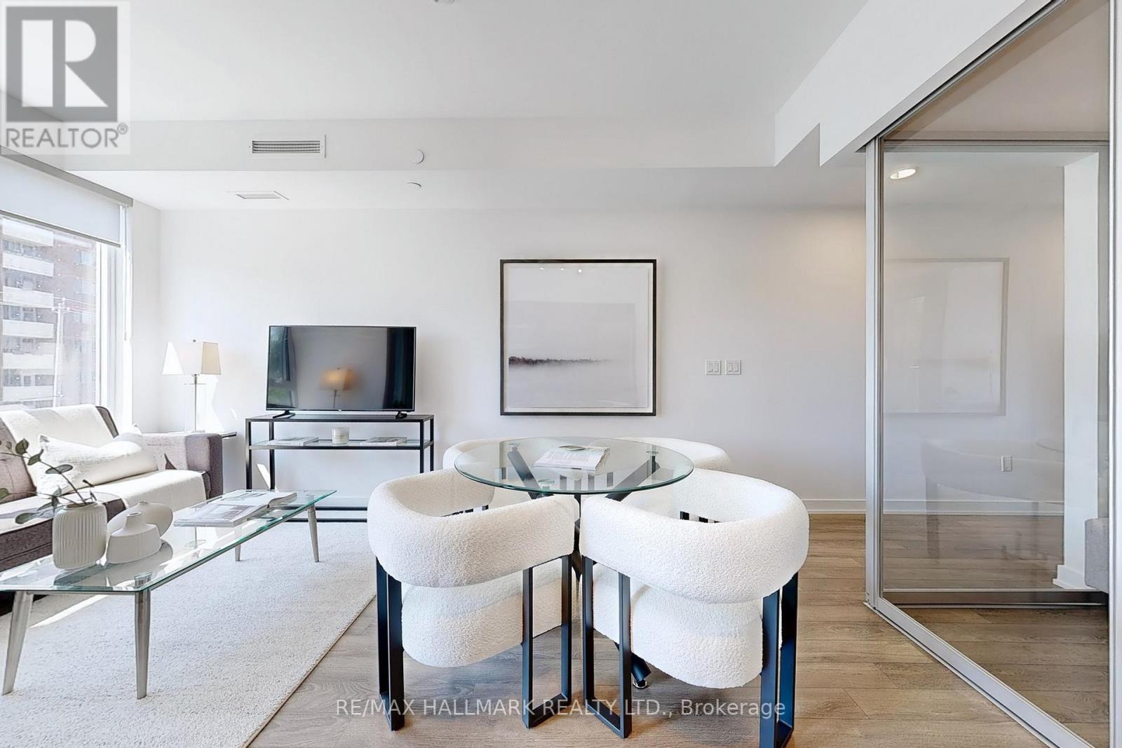 Photo 6 of 303 1 Cardiff Road, Toronto ON