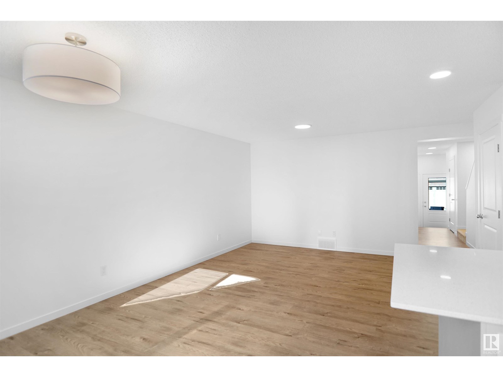 Photo 13 of 62 19904 31 Av Nw, Edmonton AB