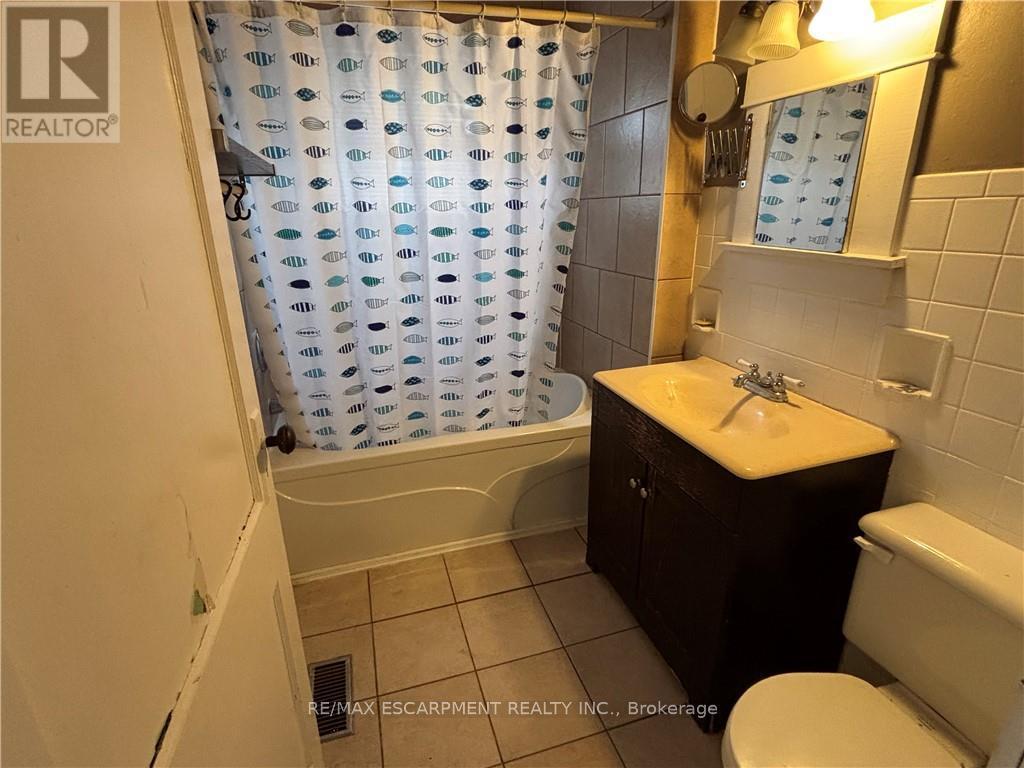 Photo 14 of 9 Grantham Avenue, St Catharines ON