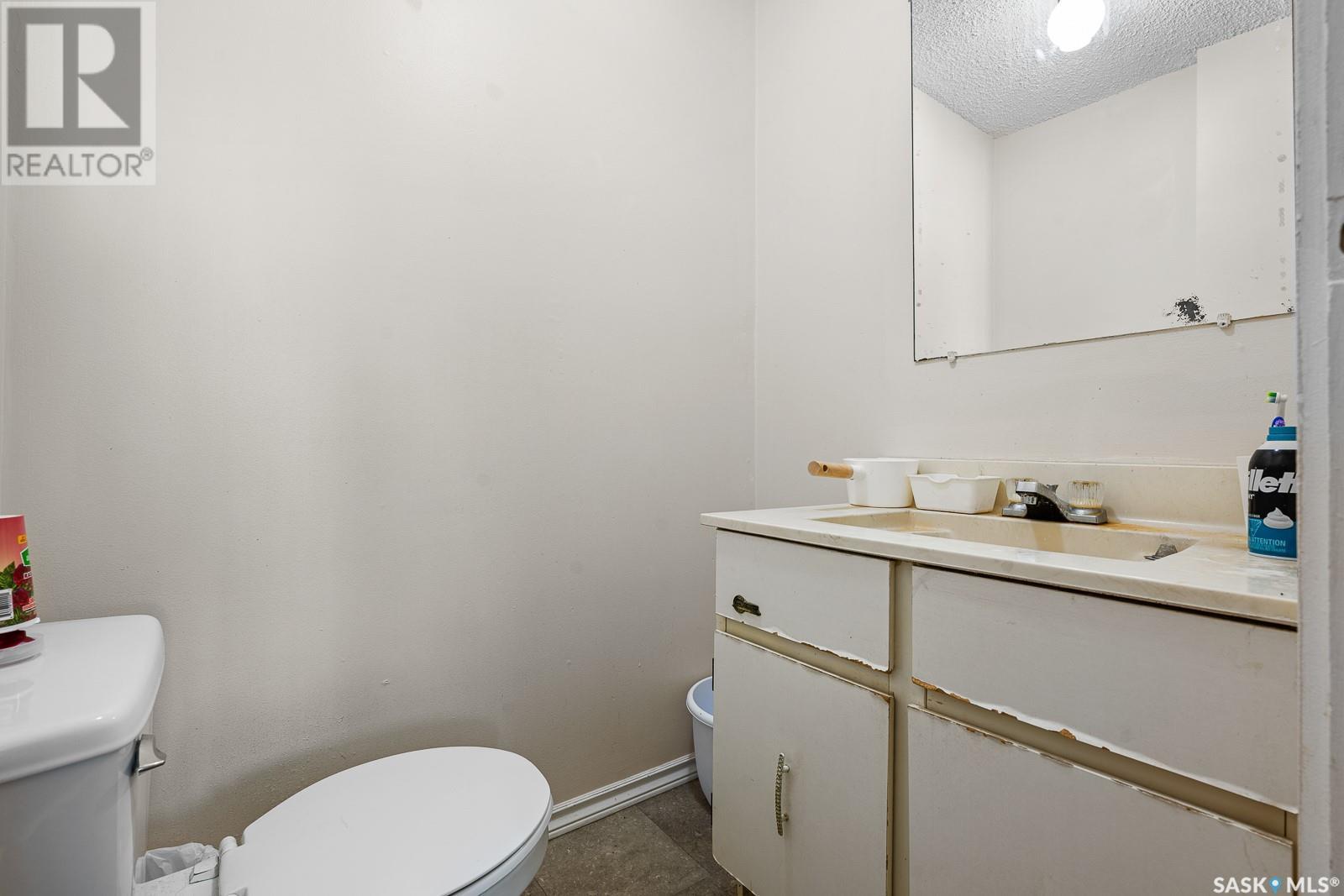 Single Family House 2 Level for Sale in  MCINTOSH STREET Regina 