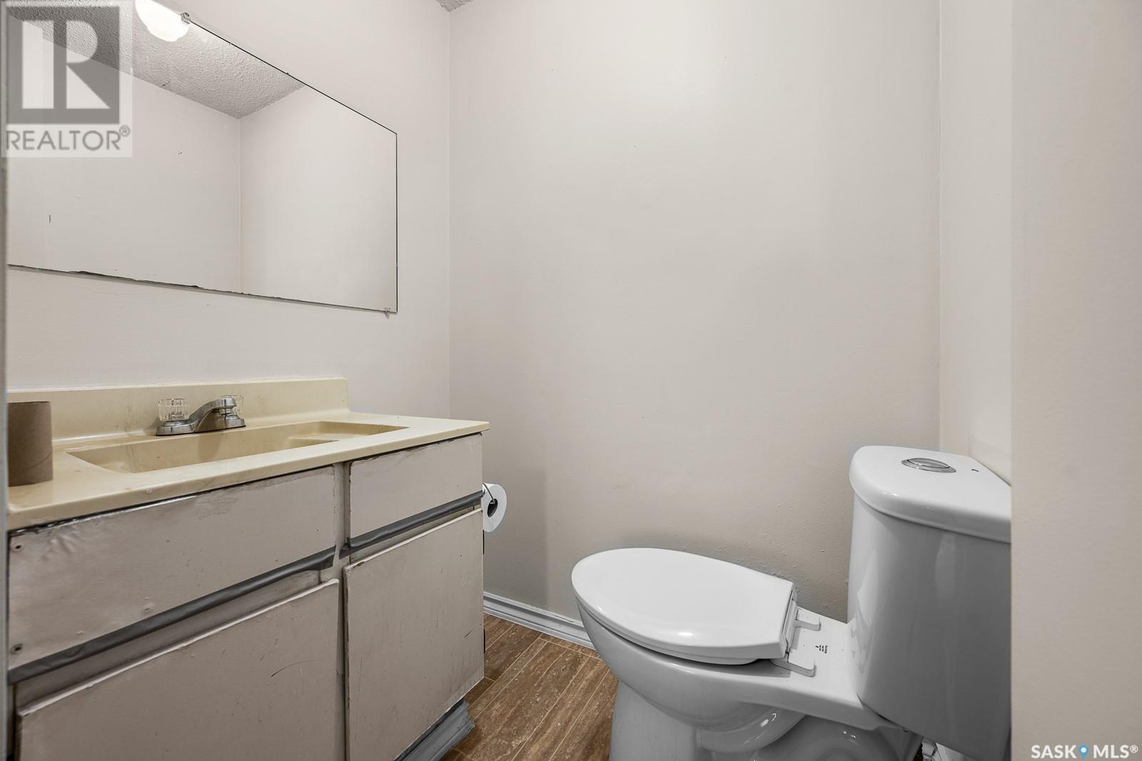 Single Family House 2 Level for Sale in  MCINTOSH STREET Regina 