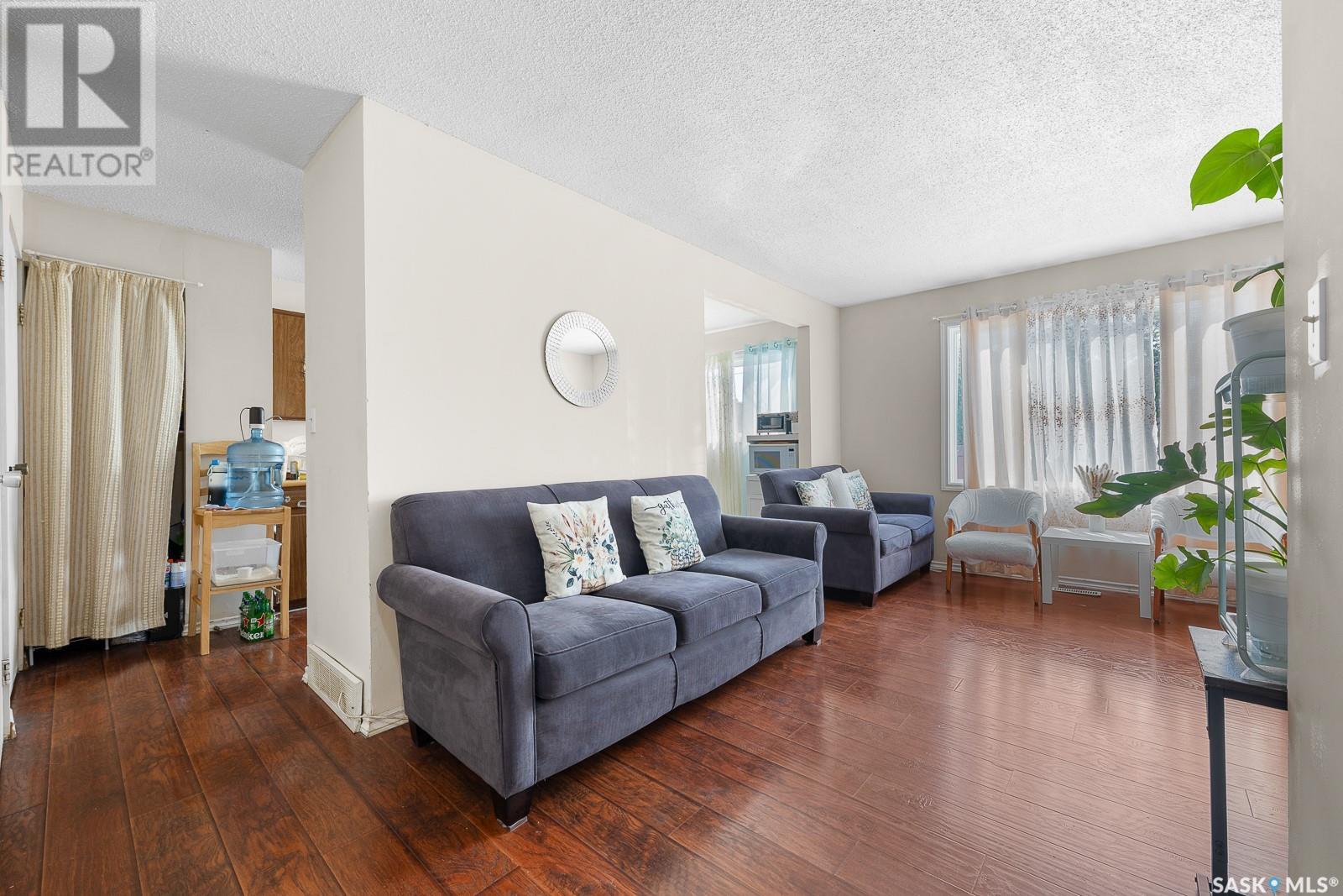 Single Family House 2 Level for Sale in  MCINTOSH STREET Regina 