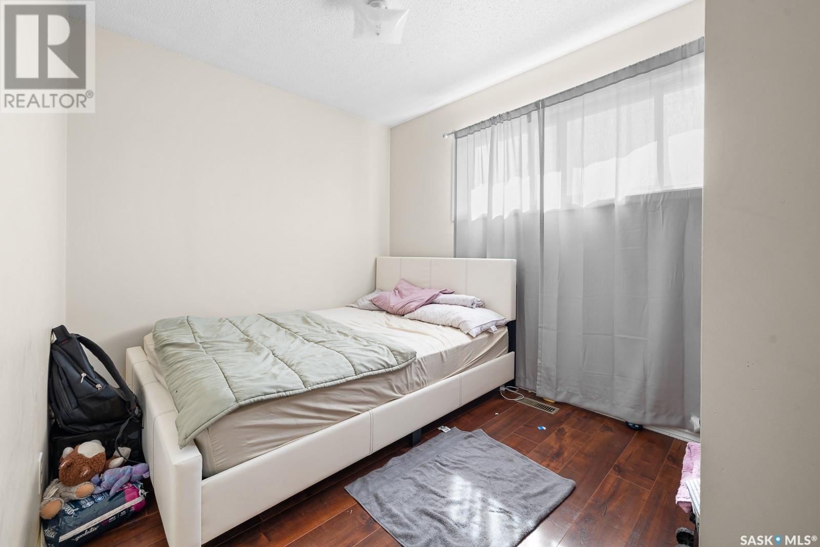 Single Family House 2 Level for Sale in  MCINTOSH STREET Regina 