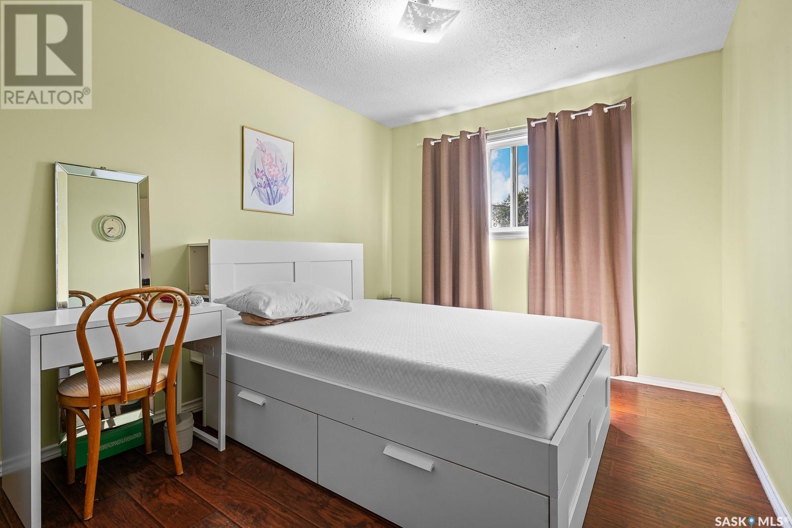 Single Family House 2 Level for Sale in  MCINTOSH STREET Regina 