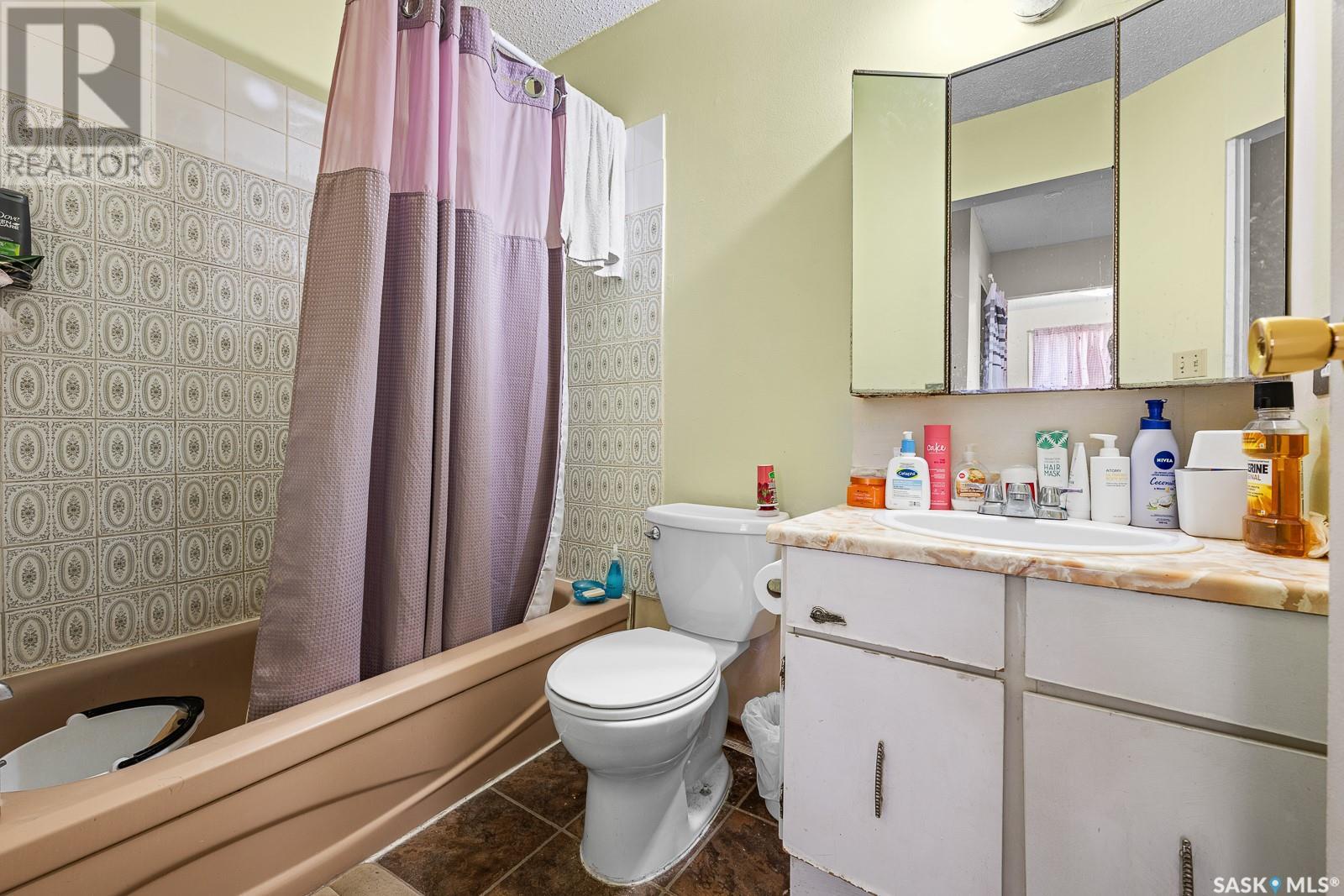 Single Family House 2 Level for Sale in  MCINTOSH STREET Regina 
