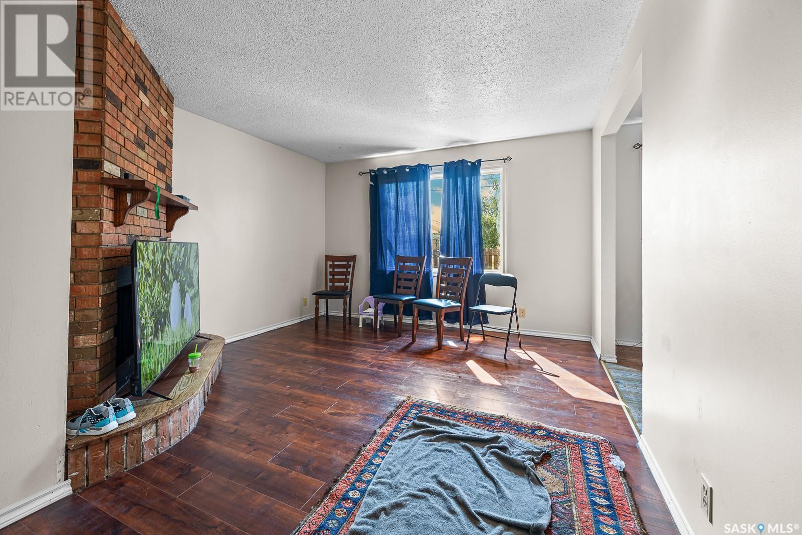 Single Family House 2 Level for Sale in  MCINTOSH STREET Regina 